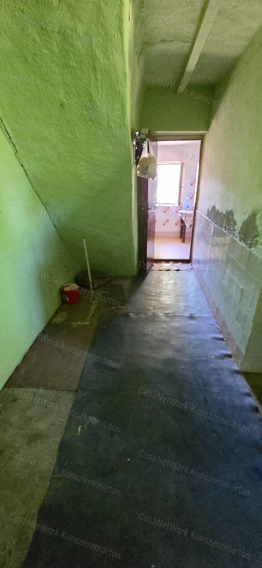 Cserkeszőlőn eladó 2 szobás családi ház