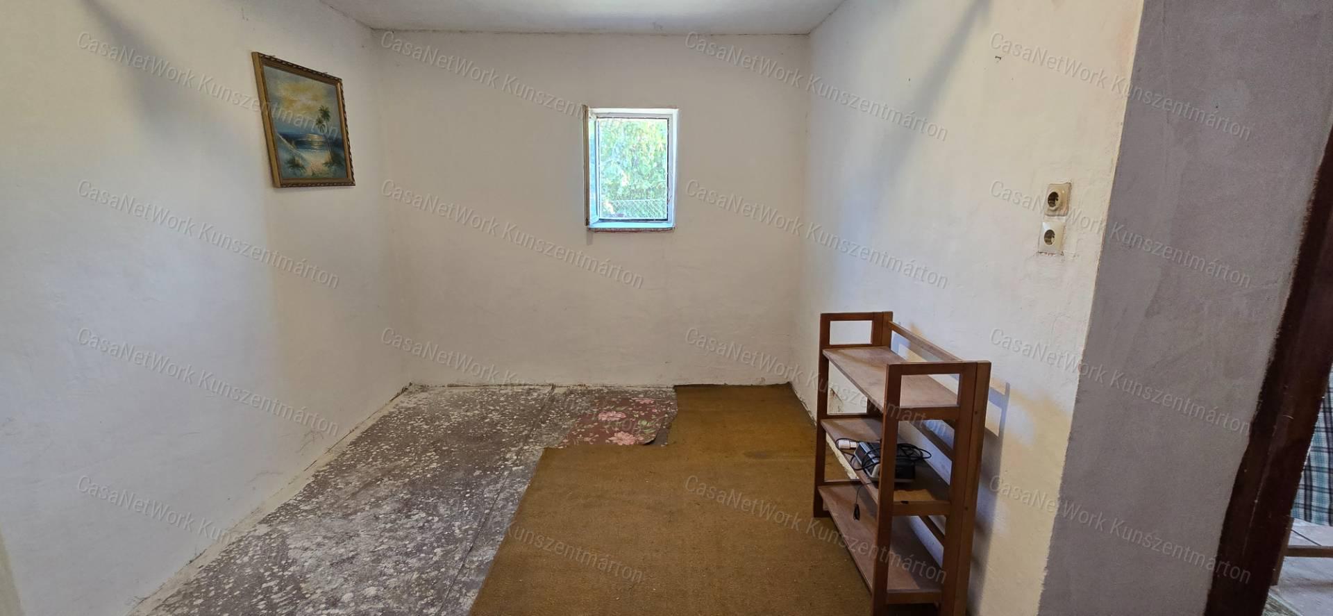 Cserkeszőlőn eladó 2 szobás családi ház
