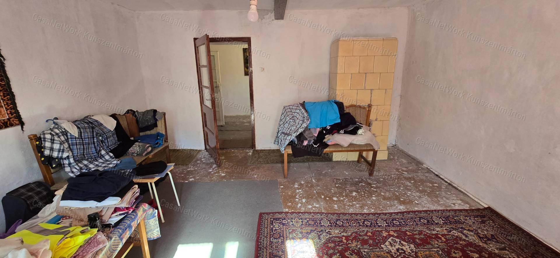 Cserkeszőlőn eladó 2 szobás családi ház