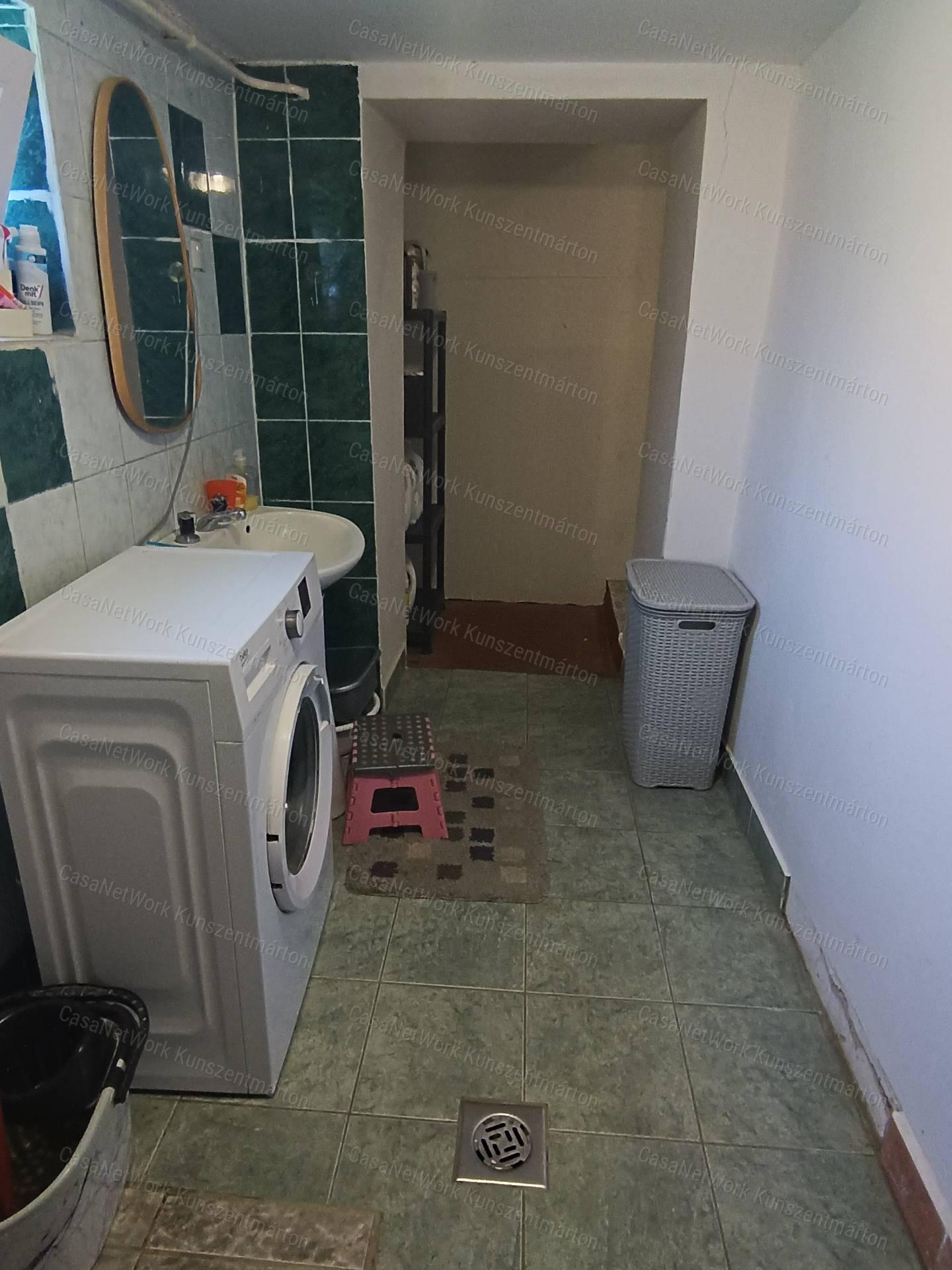 Kunszentmártonban eladó 2,5 szobás családi ház, szép terasszal