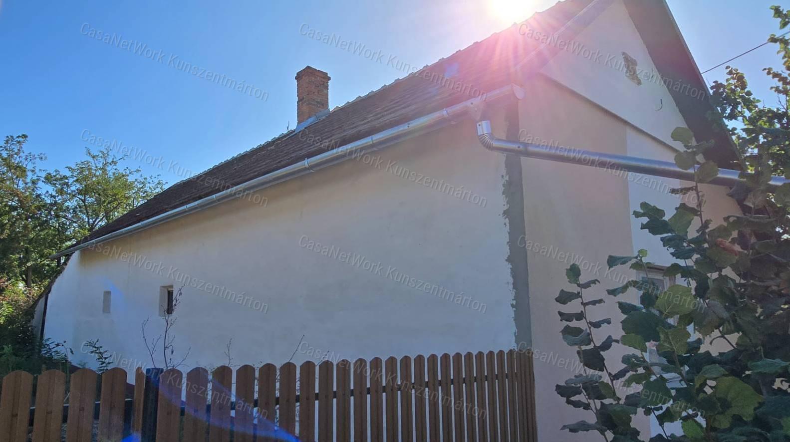 Mesterszálláson eladó 2 szobás, nappalis családi ház