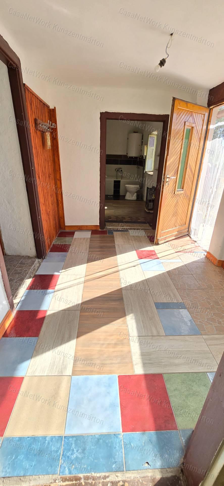 Mesterszálláson eladó 2 szobás, nappalis családi ház