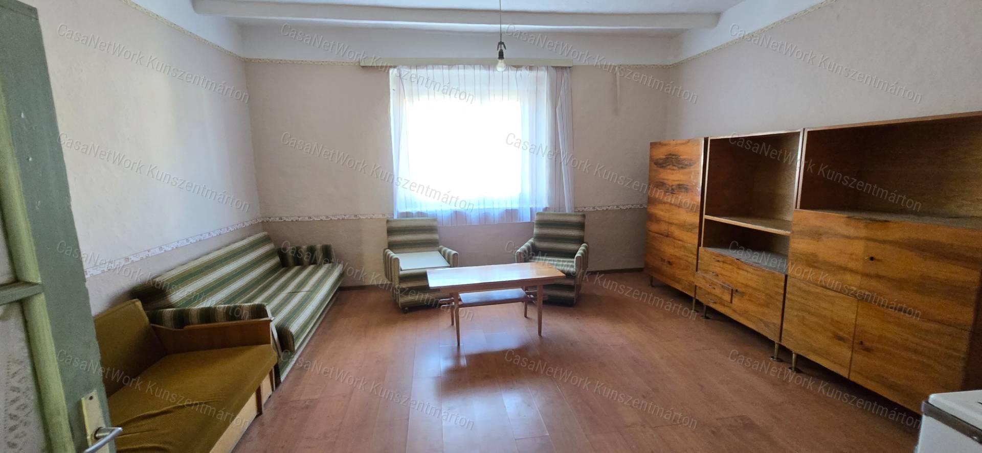 Mesterszálláson eladó 2 szobás, nappalis családi ház