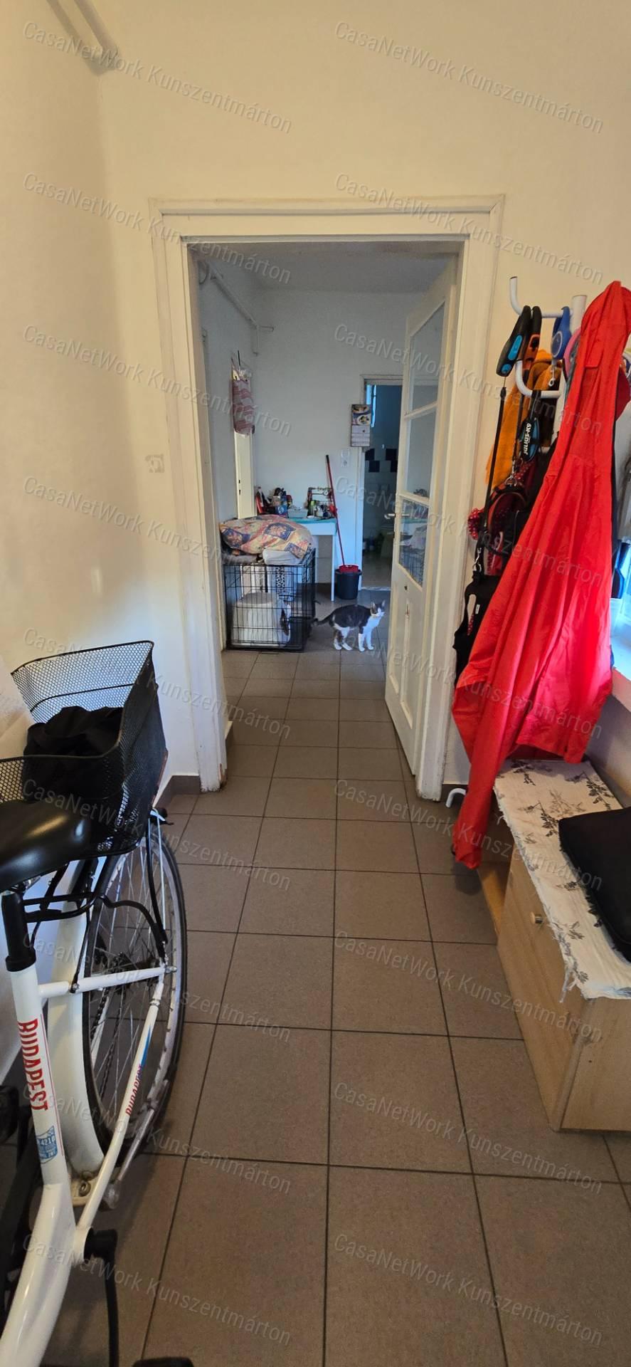 Cserkeszőlőn eladó 2 szoba+nappalis családi ház
