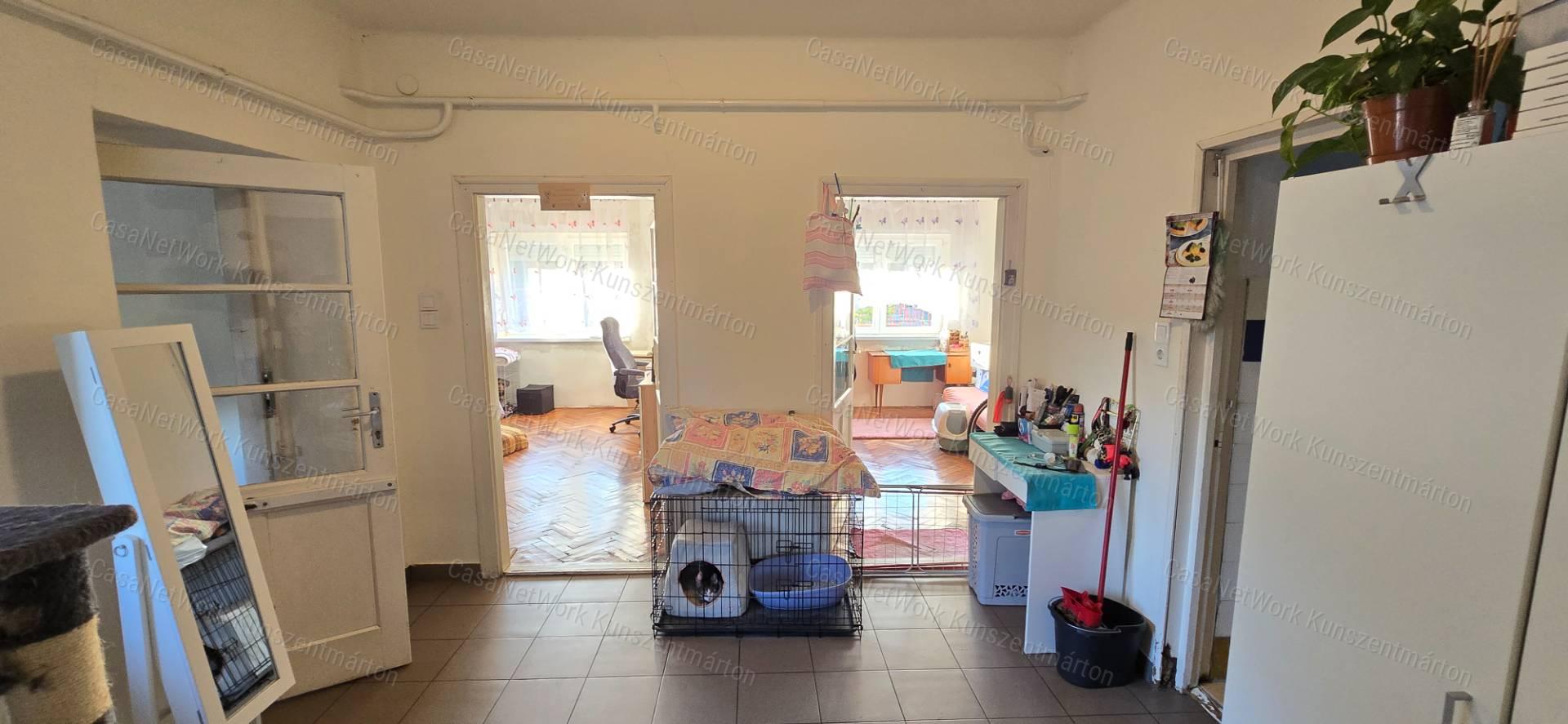 Cserkeszőlőn eladó 2 szoba+nappalis családi ház