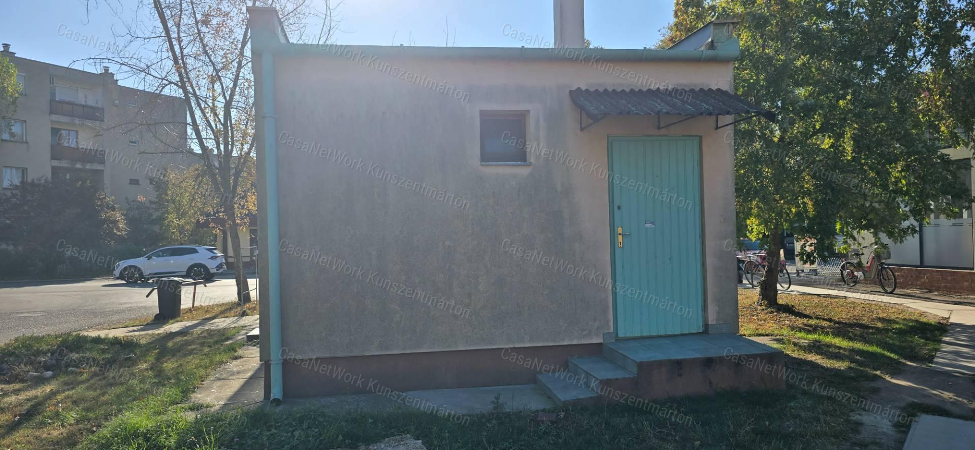 Kunszentmártonban eladó üzlethelyiség