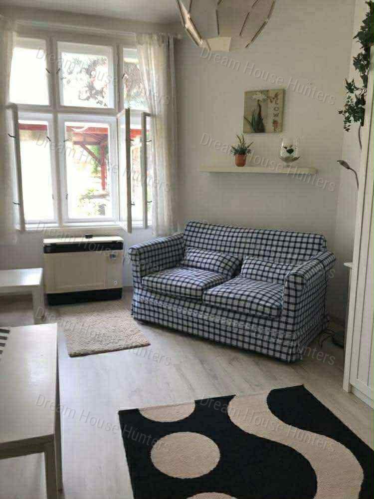 ***Kiadó házrész terasszal a XIX. kerületben***