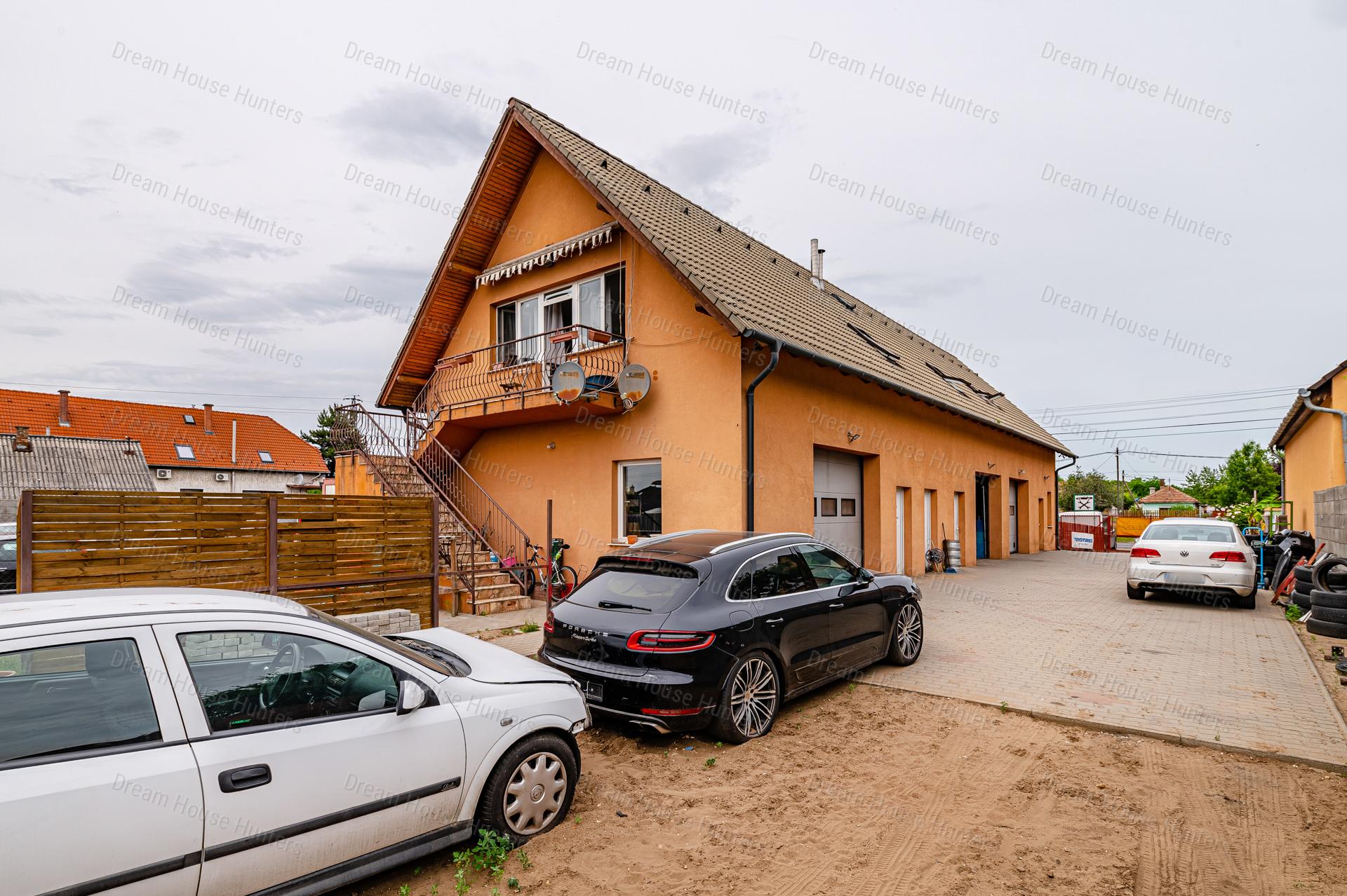 Fantasztikus lehetőség: 6 garzonlakás és 4 állásos autószerelő műhely!