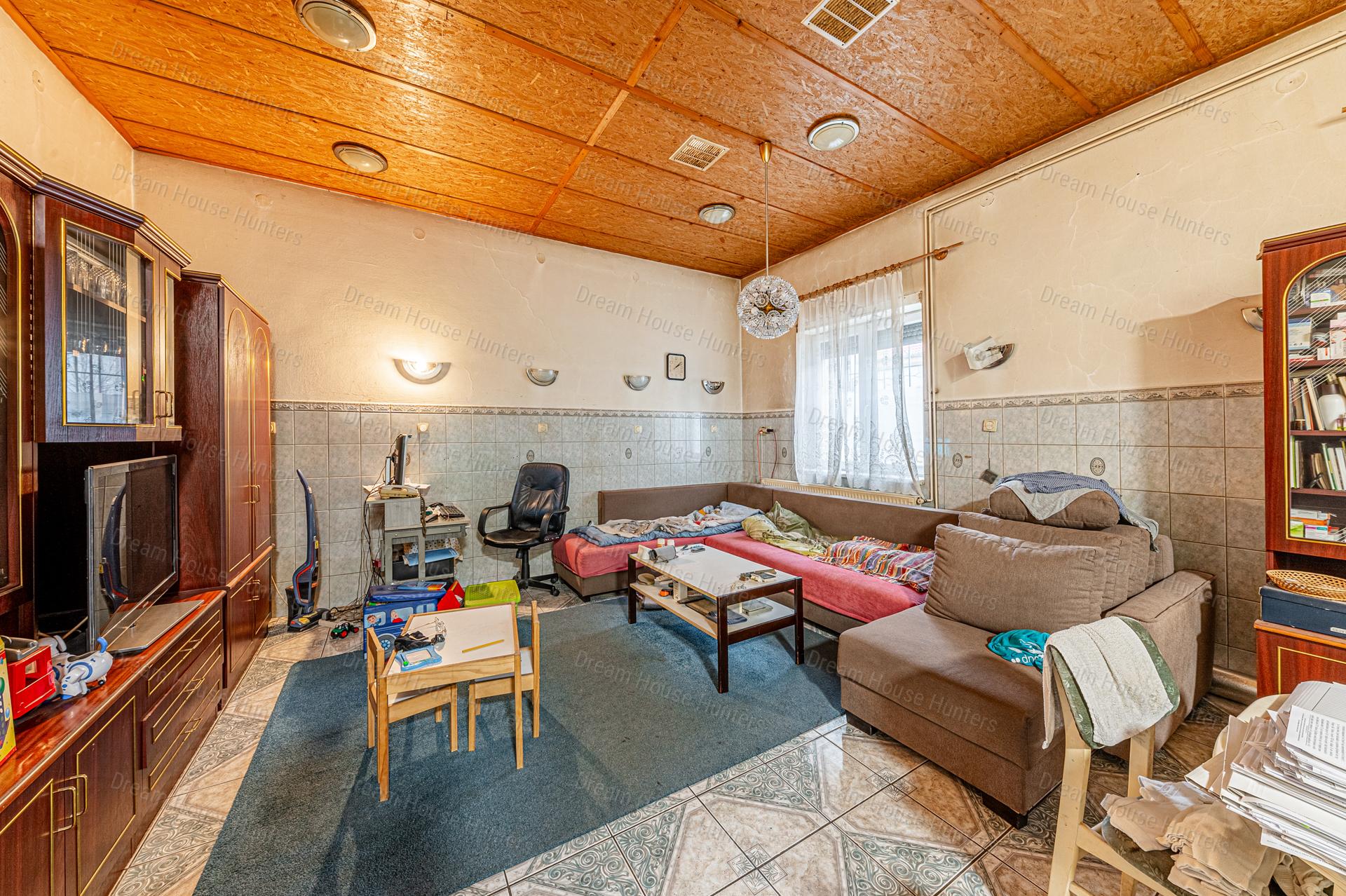 Budapest XV. kerület családi házas övezetében Ipari terület