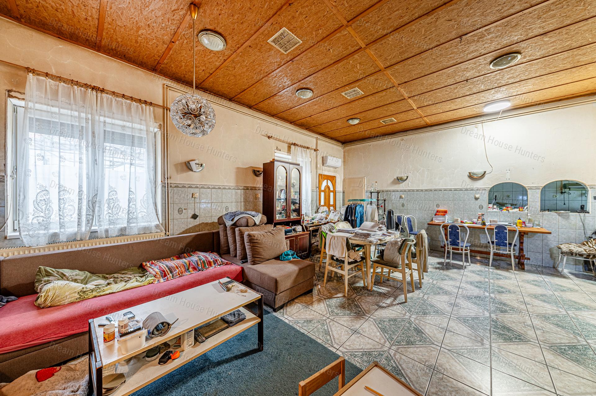 Budapest XV. kerület családi házas övezetében Ipari terület