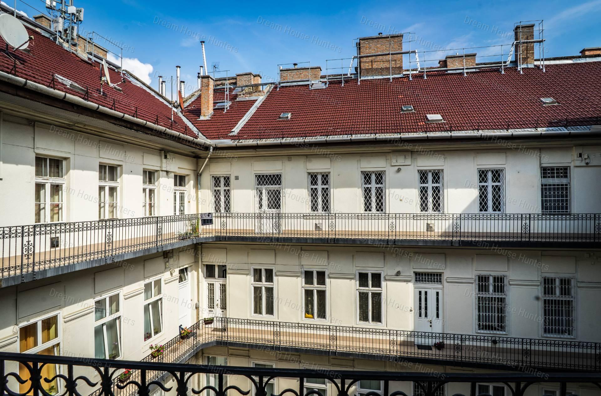 76 NM-ES ART DECO LAKÁS KIADÓ IRODÁNAK A JÁSZAI MARI TÉREN