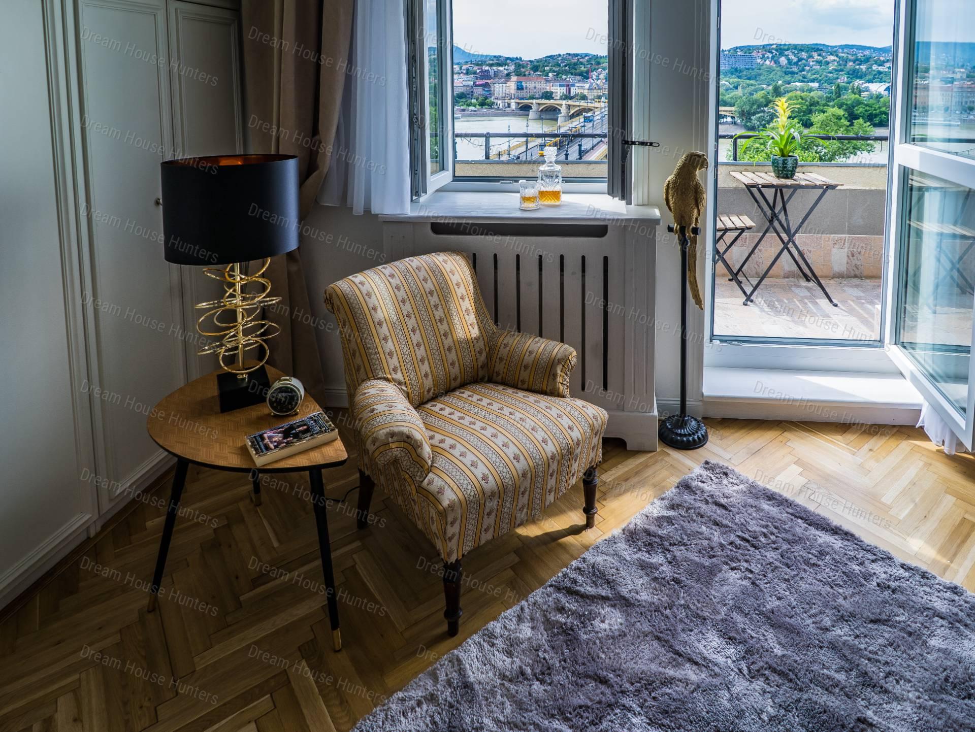 76 NM-ES ART DECO LAKÁS KIADÓ IRODÁNAK A JÁSZAI MARI TÉREN