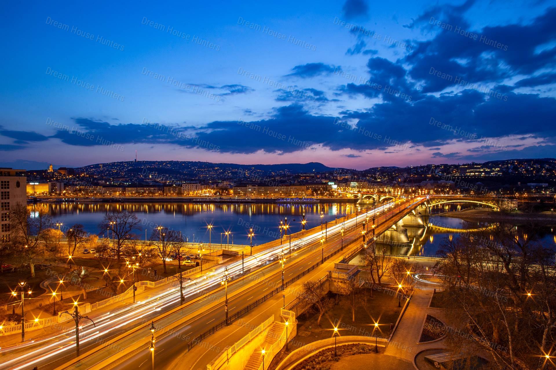 41 NMES PANORÁMÁS CSODALAKÁS KIADÓ A JÁSZAIN ERKÉLLYEL-BUDAPEST XIII.