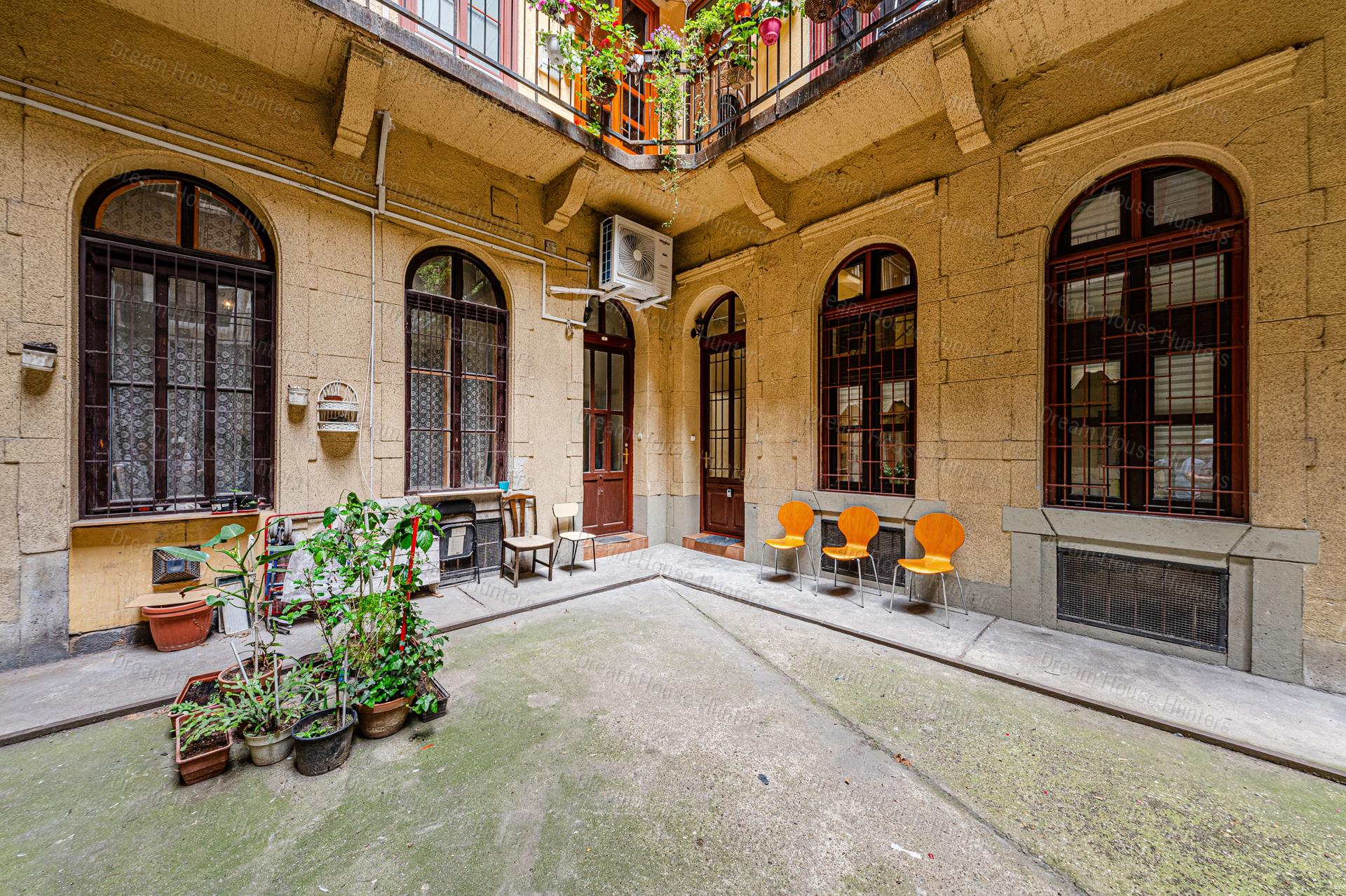 ELADÓ MINI HOSTEL AZ ABSZOLÚT BELVÁROSBAN - BUDAPEST VII.