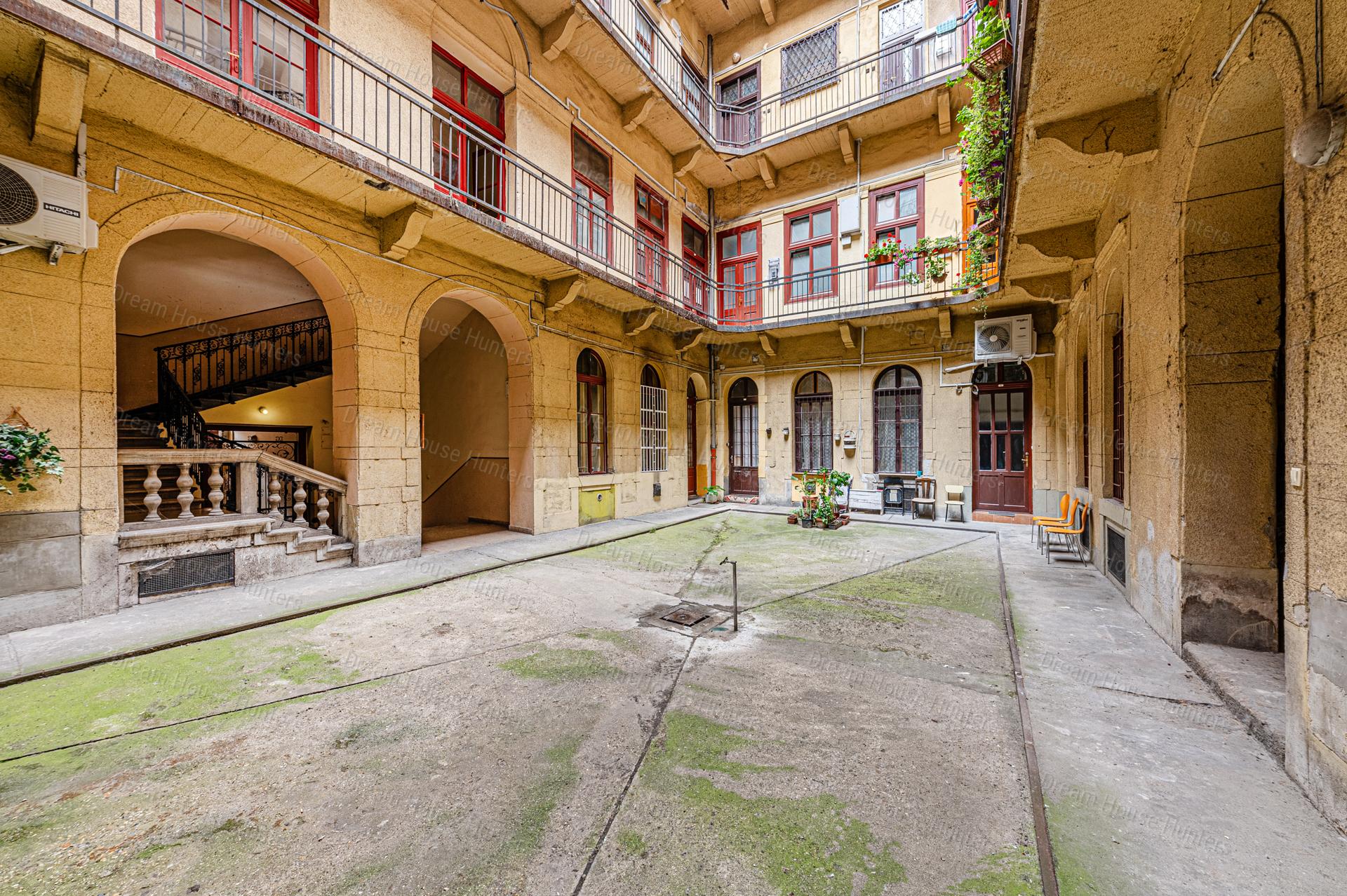 ELADÓ MINI HOSTEL AZ ABSZOLÚT BELVÁROSBAN - BUDAPEST VII.