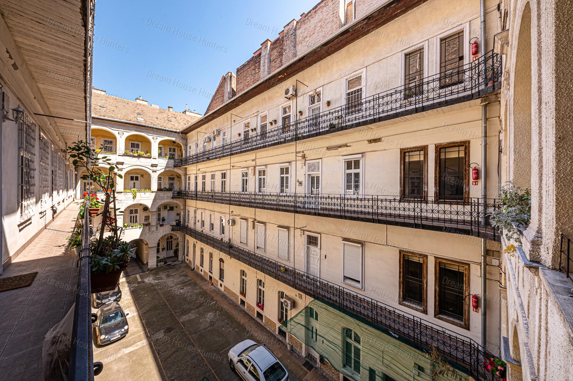 FELÚJÍTOTT 3 SZOBÁS PRÉMIUM LAKÁS ELADÓ A BELVÁROSBAN - BUDAPEST VII.
