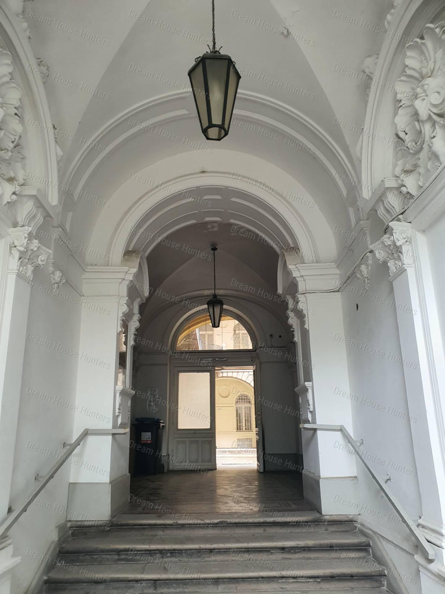 Eladó felújított egyszobás lakás, Budapest szívében!