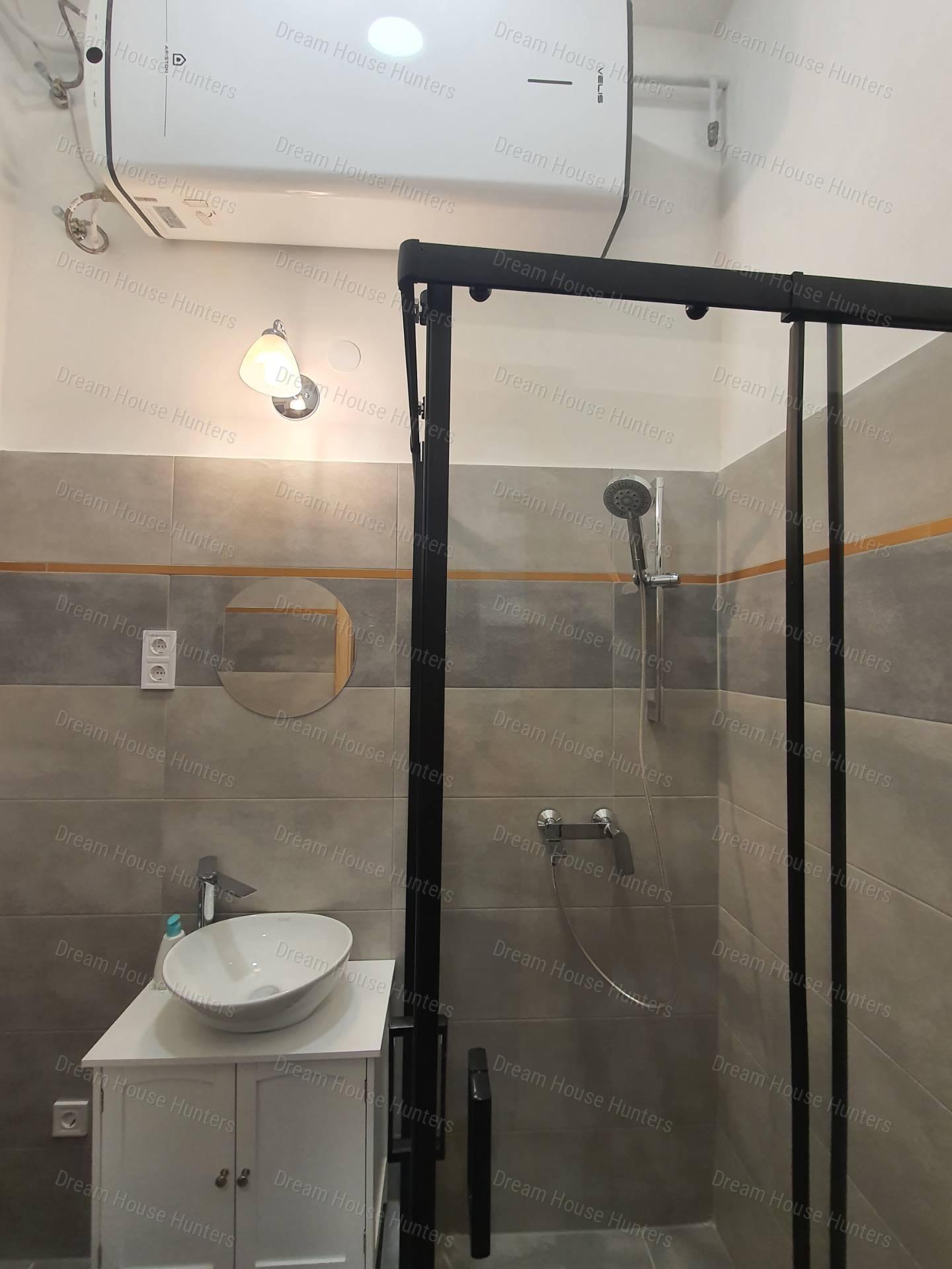 Eladó felújított egyszobás lakás, Budapest szívében!
