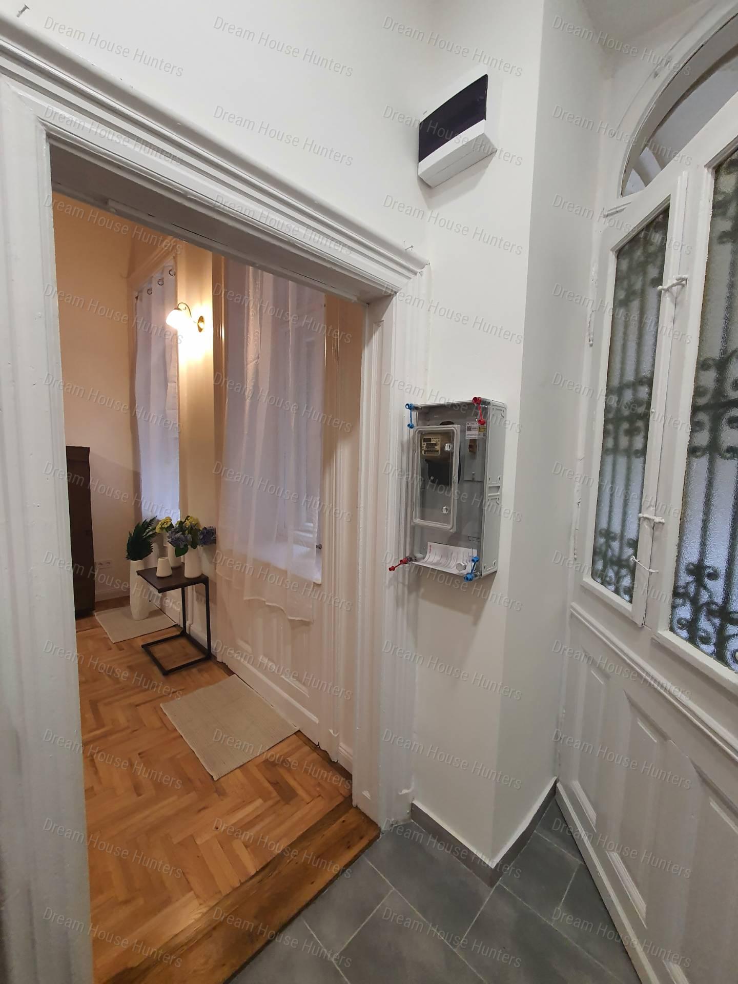 Eladó felújított egyszobás lakás, Budapest szívében!