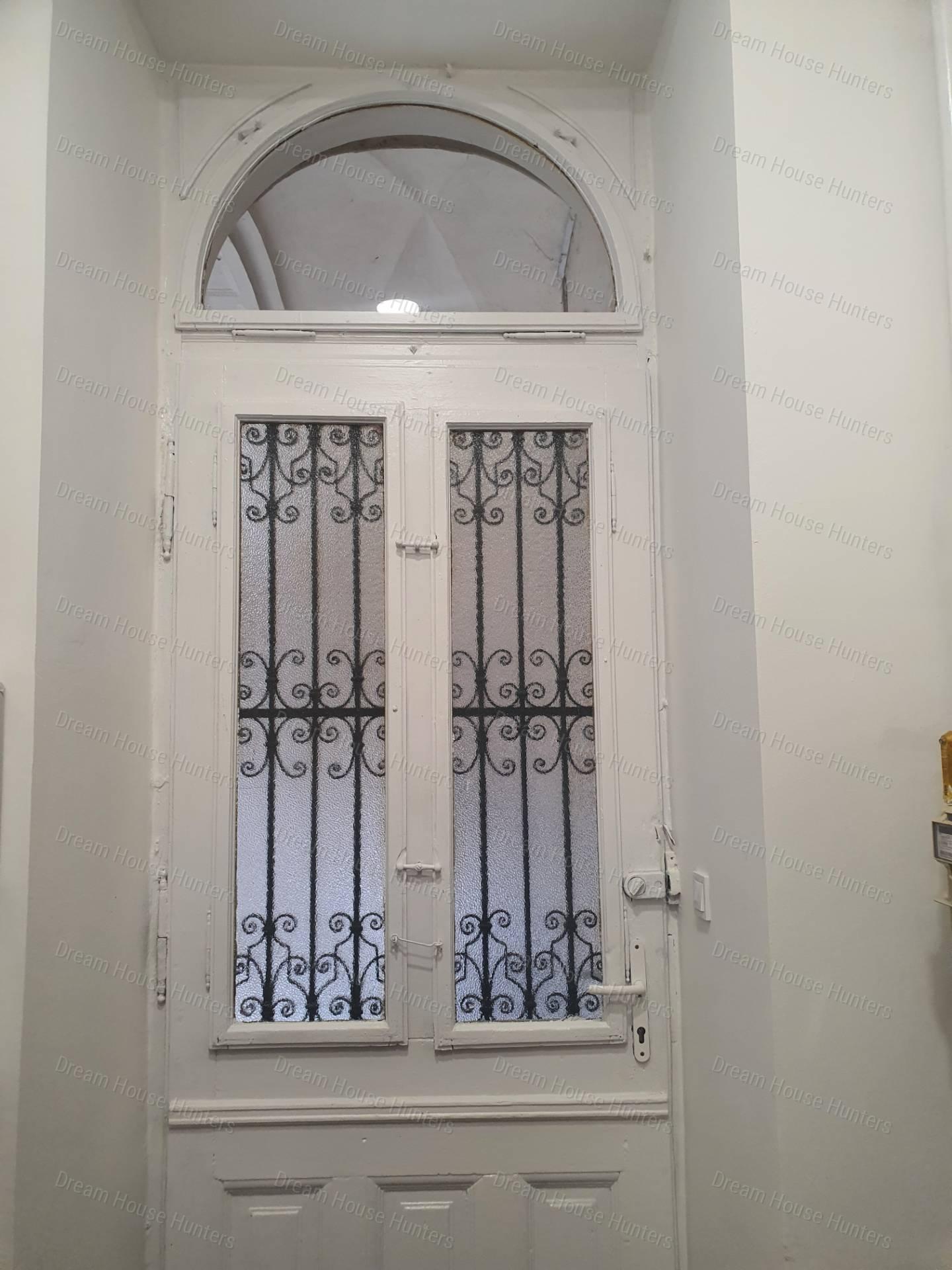 Eladó felújított egyszobás lakás, Budapest szívében!