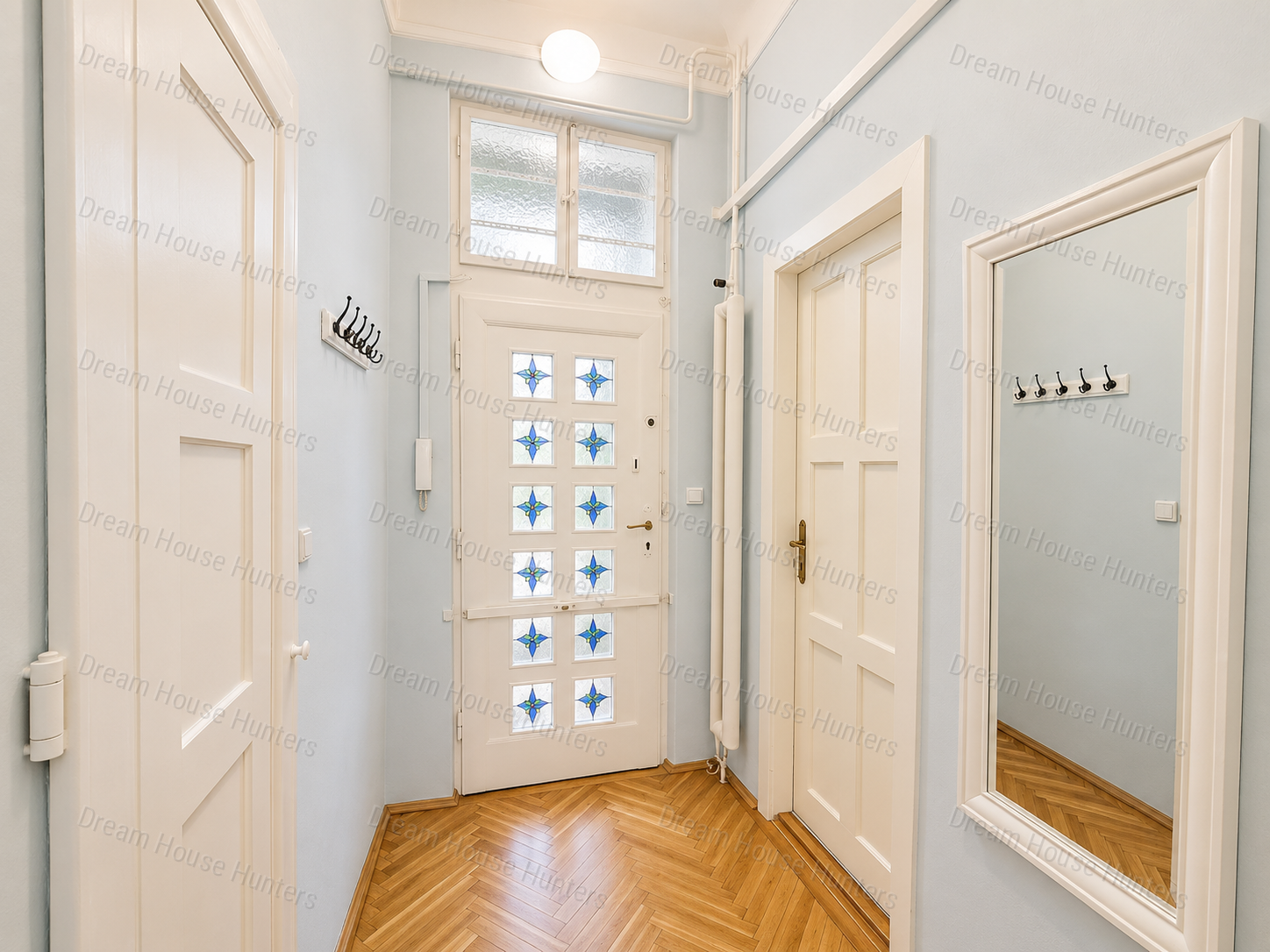 Eladó csendes, lakás liftes – Airbnb-s házban