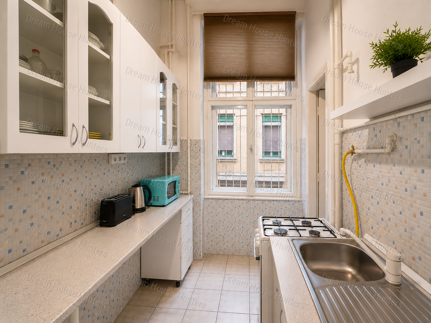Eladó csendes, lakás liftes – Airbnb-s házban