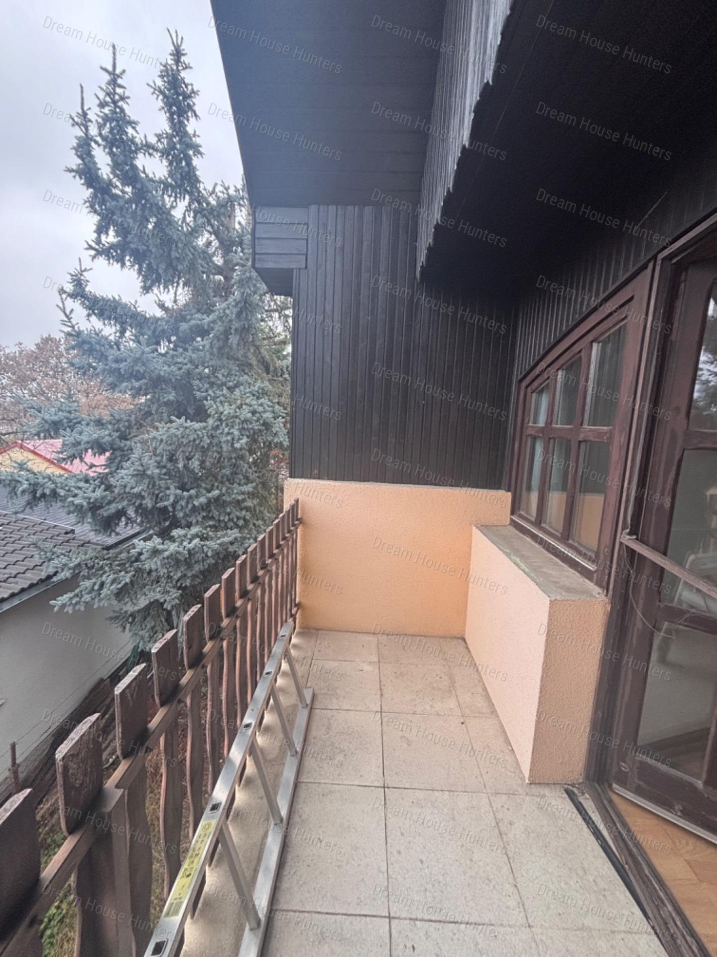 Eladó 18. kerületi, 3 szintes (szuterén+földszint+tetőtér)  családi ház garázzsal!