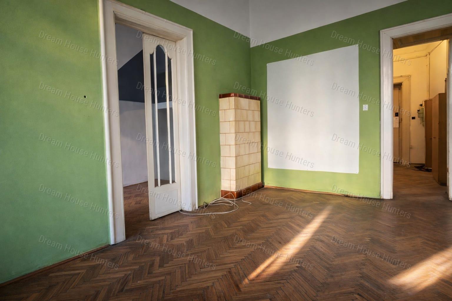 Budapest VII. kerületében Erkélyes felújítandó tégla lakás Eladó