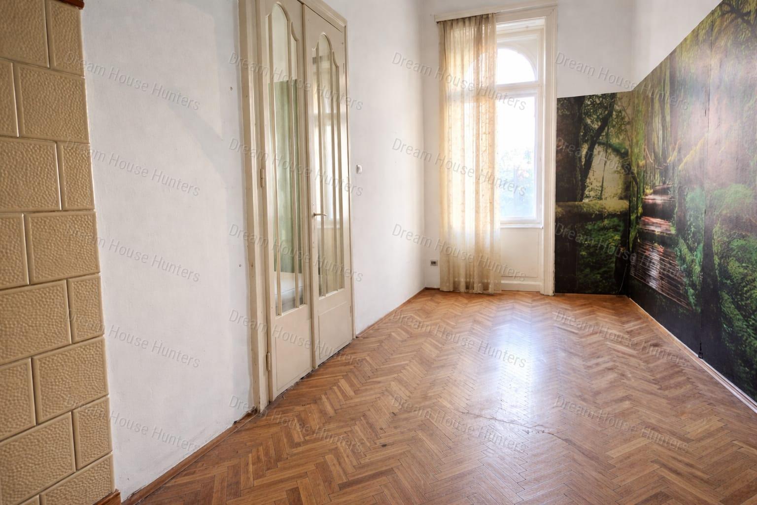 Budapest VII. kerületében Erkélyes felújítandó tégla lakás Eladó