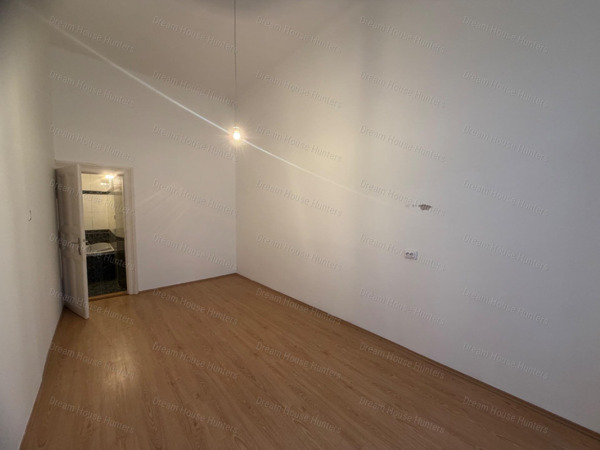 Eladó Budapest szívében, a VII. kerület legpezsgőbb pontján!