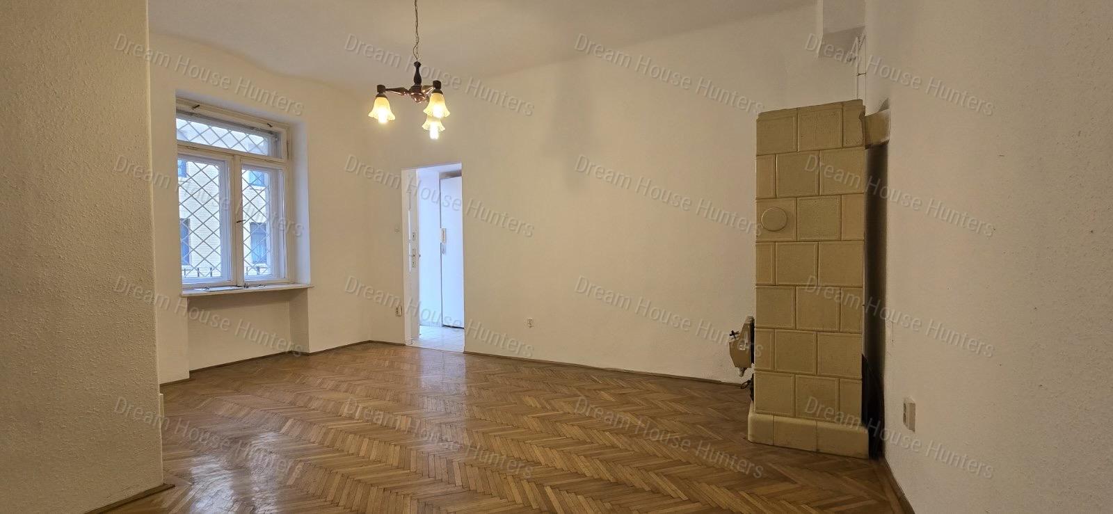 ELADÓ HANGULATOS BELVÁROSI LAKÁS A MOLNÁR UTCÁBAN!