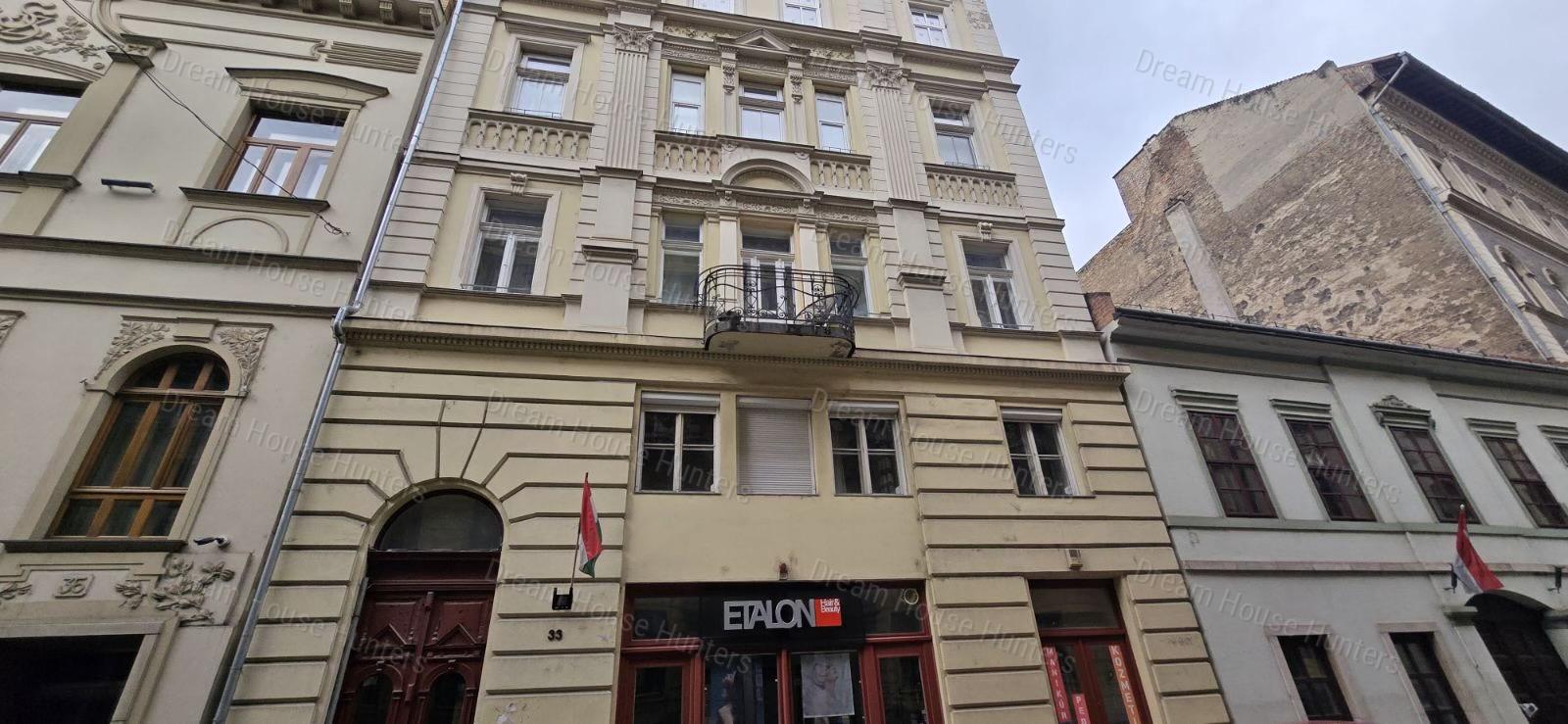 ELADÓ HANGULATOS BELVÁROSI LAKÁS A MOLNÁR UTCÁBAN!