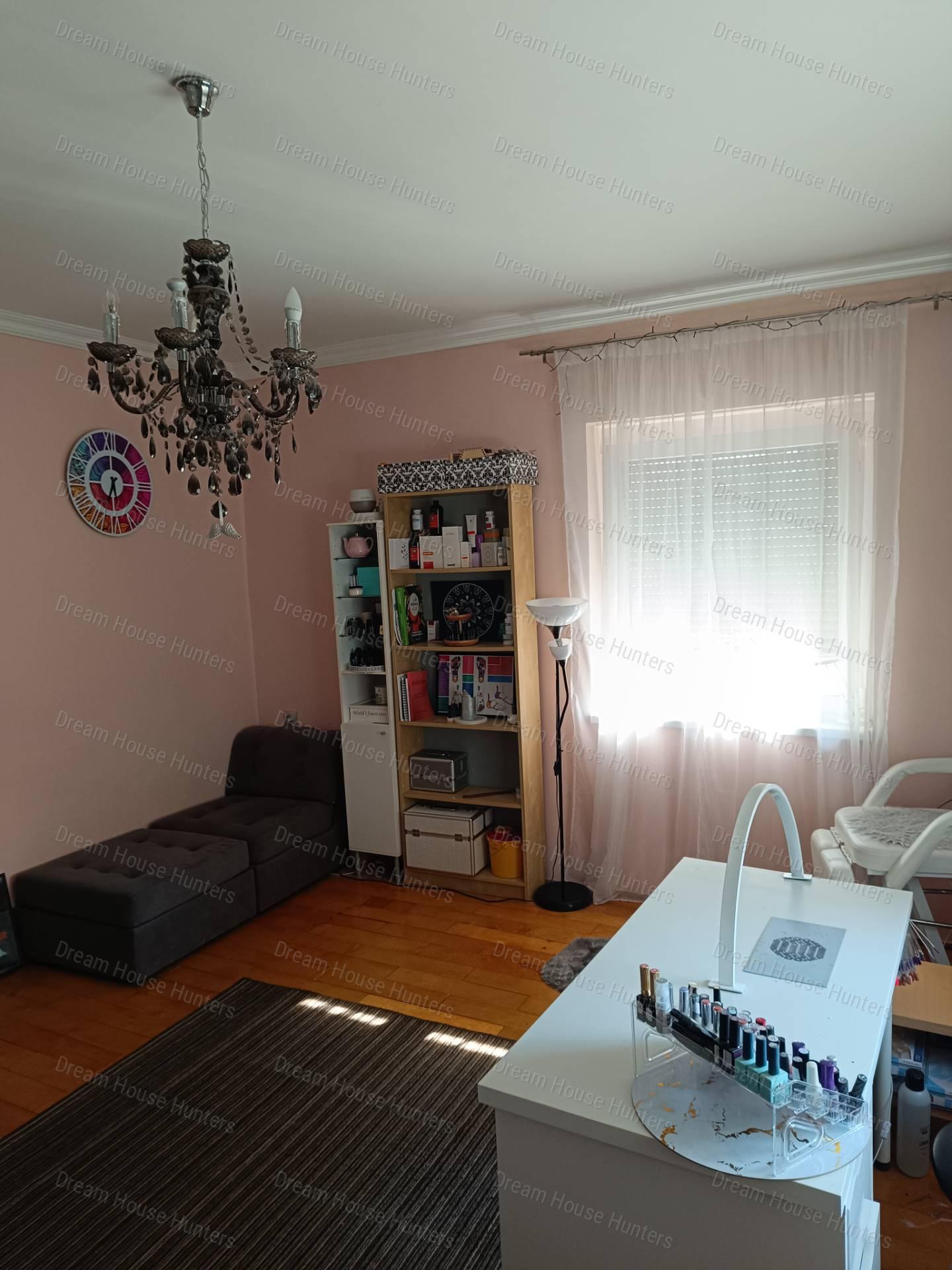 Eladó családi ház Bicske központjában