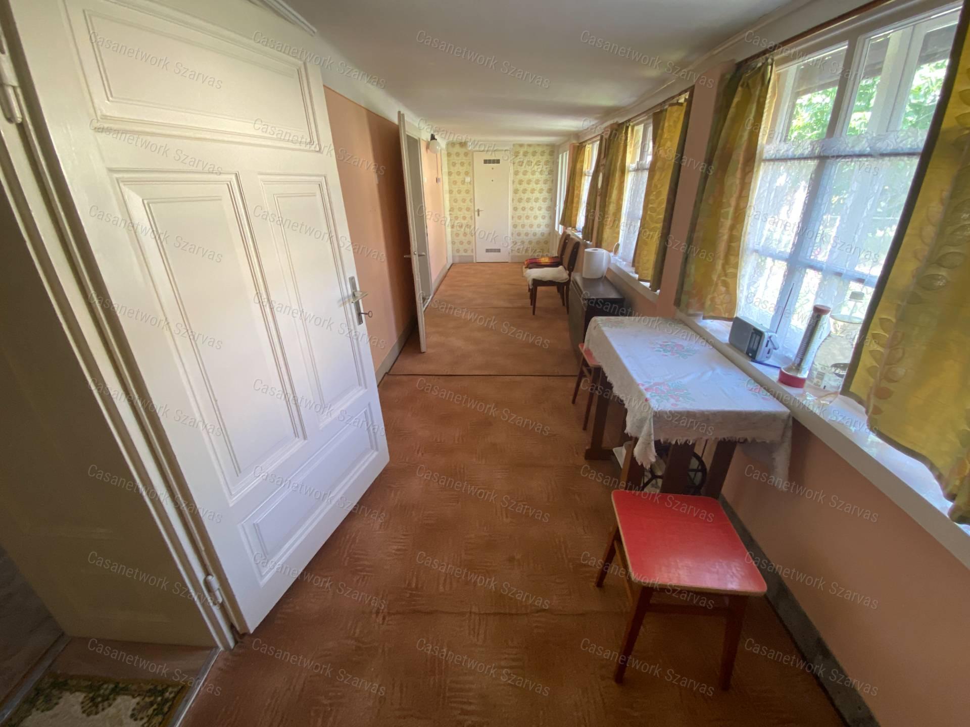 Szarvason, több lakrészből álló, 186 nm-es családi ház eladó