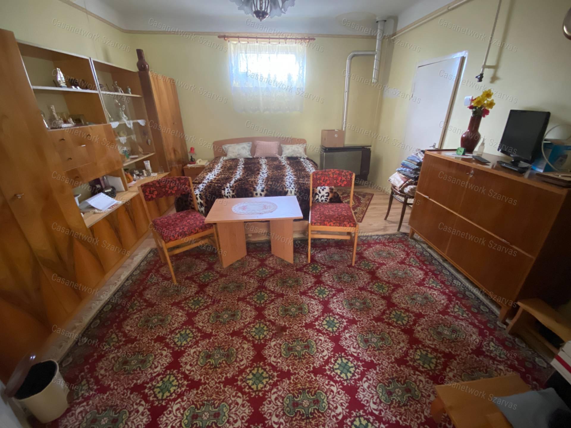 Szarvason, több lakrészből álló, 186 nm-es családi ház eladó