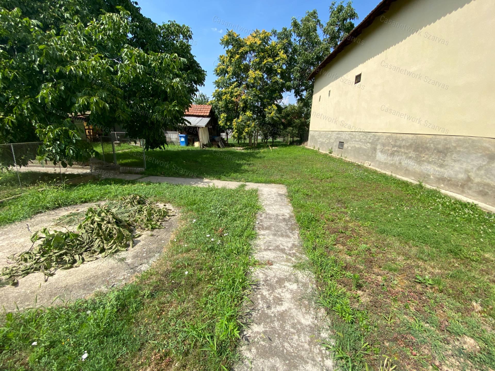 Szarvason, több lakrészből álló, 186 nm-es családi ház eladó