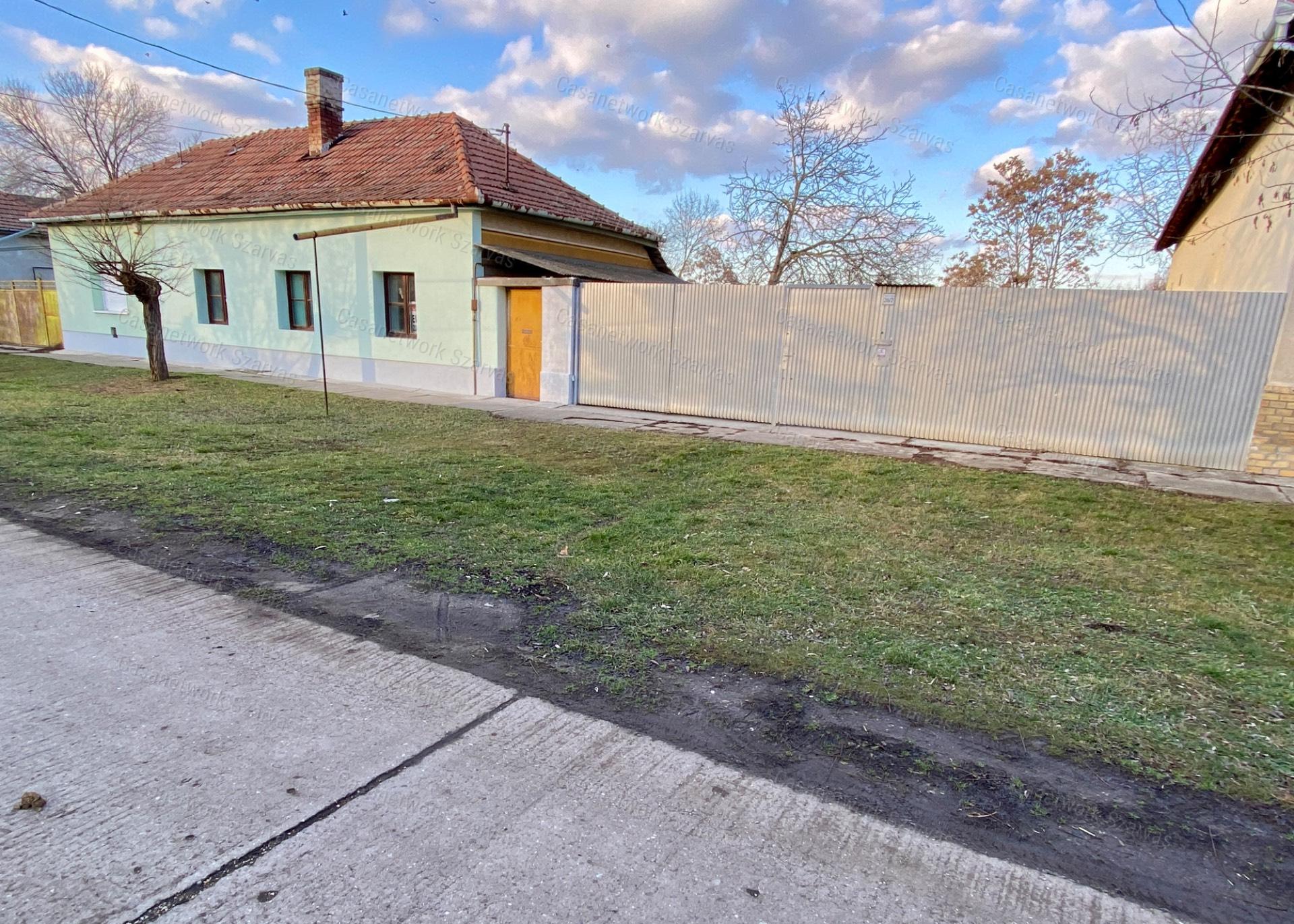 Szarvason, több lakrészből álló, 186 nm-es családi ház eladó