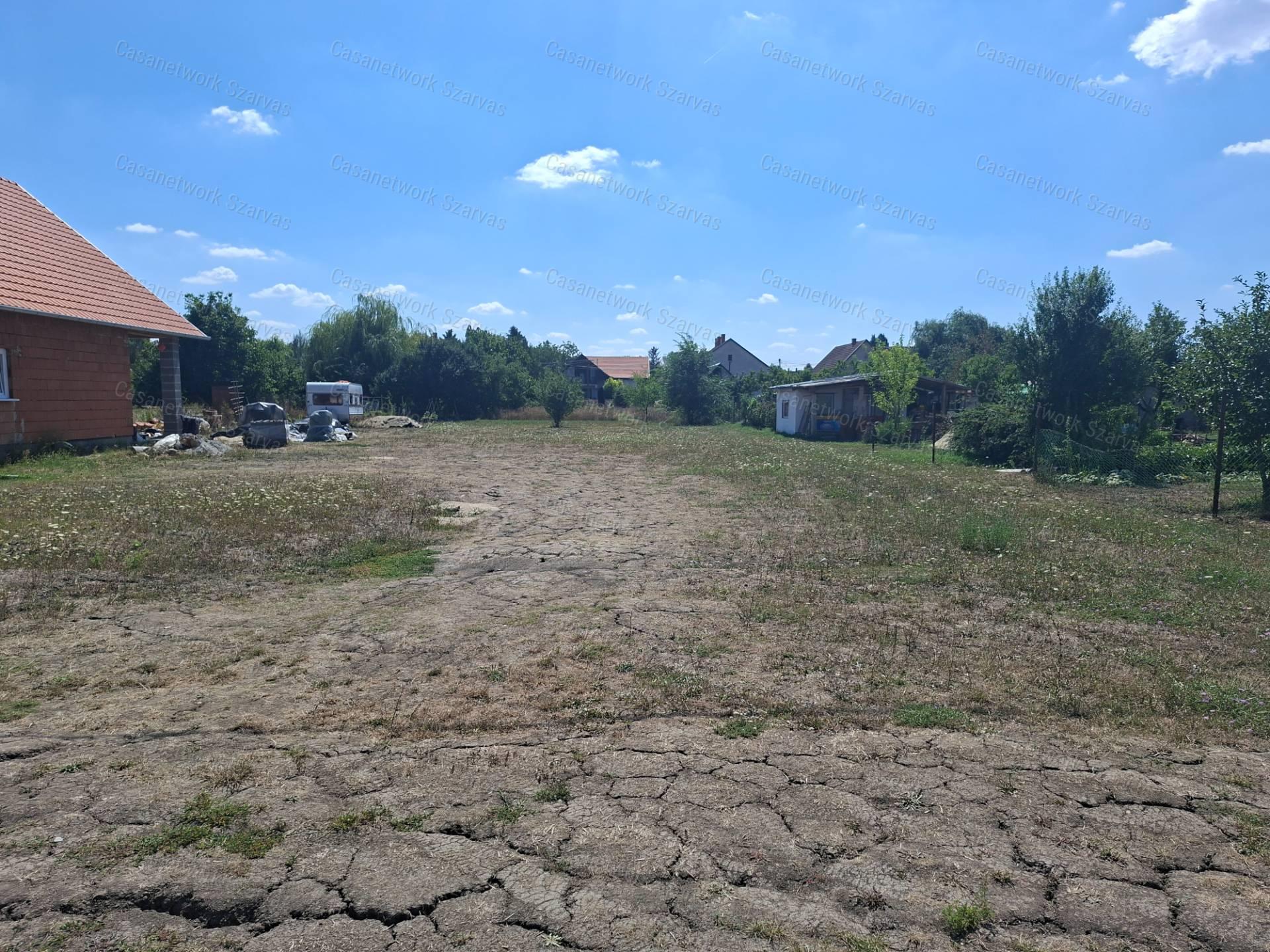 Békésszentandráson, 500 méterre a vízparttól építési telek eladó