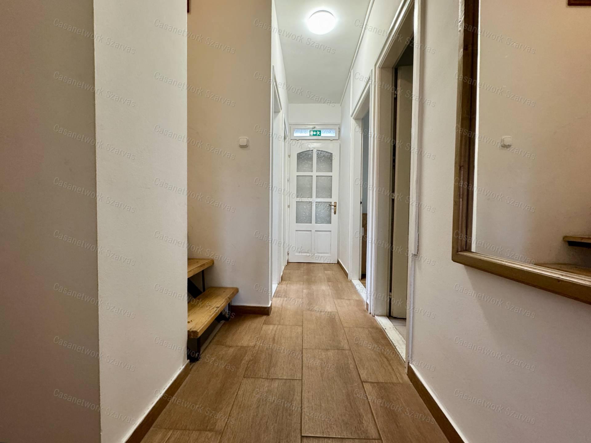 Keresztháti üdülősoron eladó 10+2 férőhelyes nyaraló wellness résszel