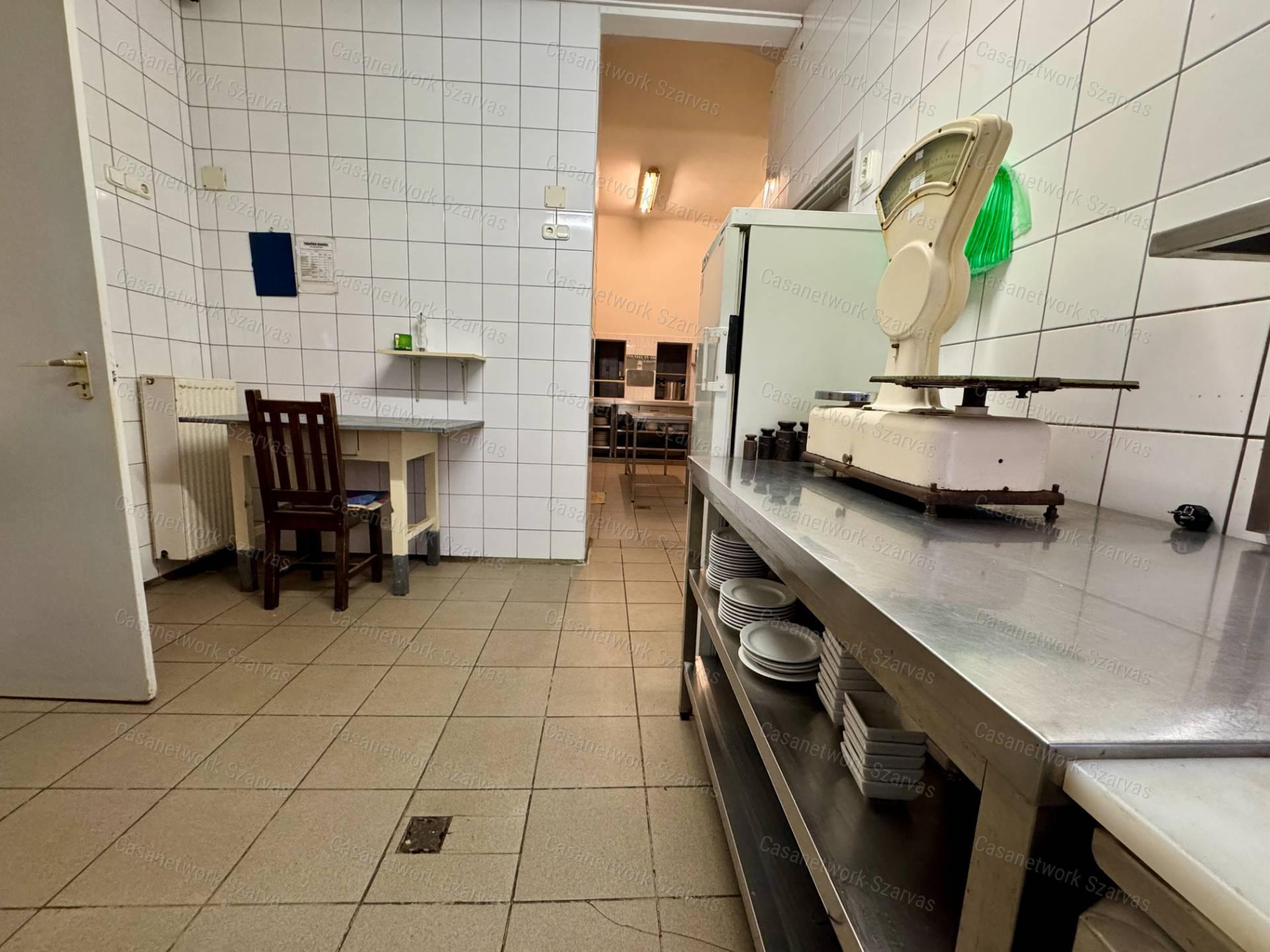 Szarvas külterületén vendéglátóegység akár teljes felszereléssel eladó