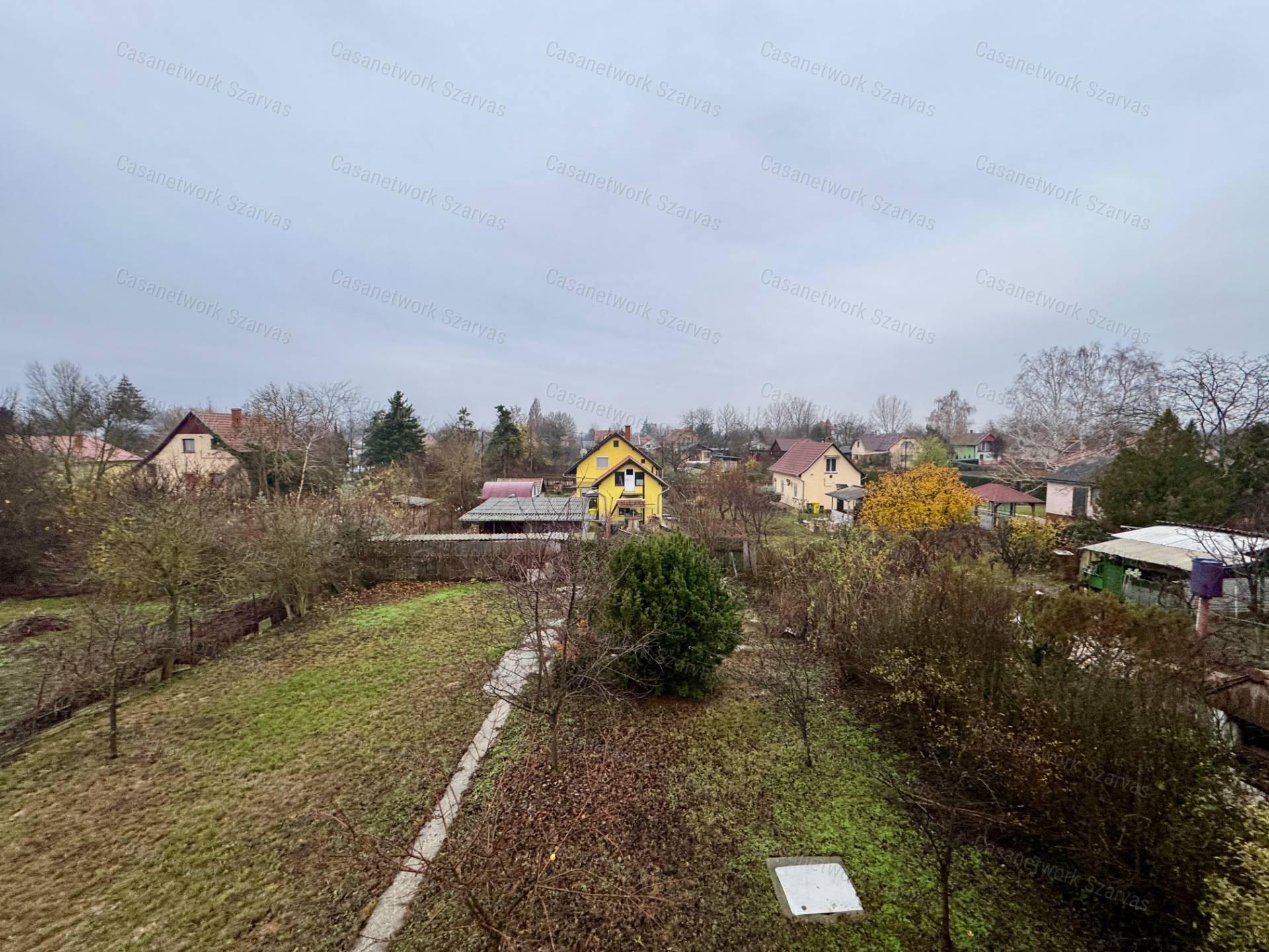 Gyopárosfürdőn esztétikusan felújított, kétszintes üdülőépület eladó