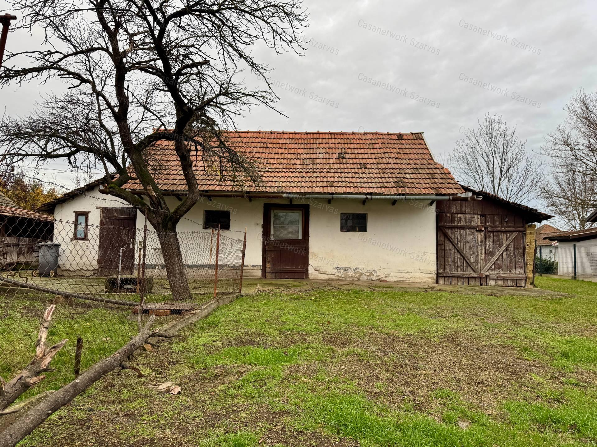 Szarvas kertvárosi részén árértékben igazán kedvező családi ház eladó
