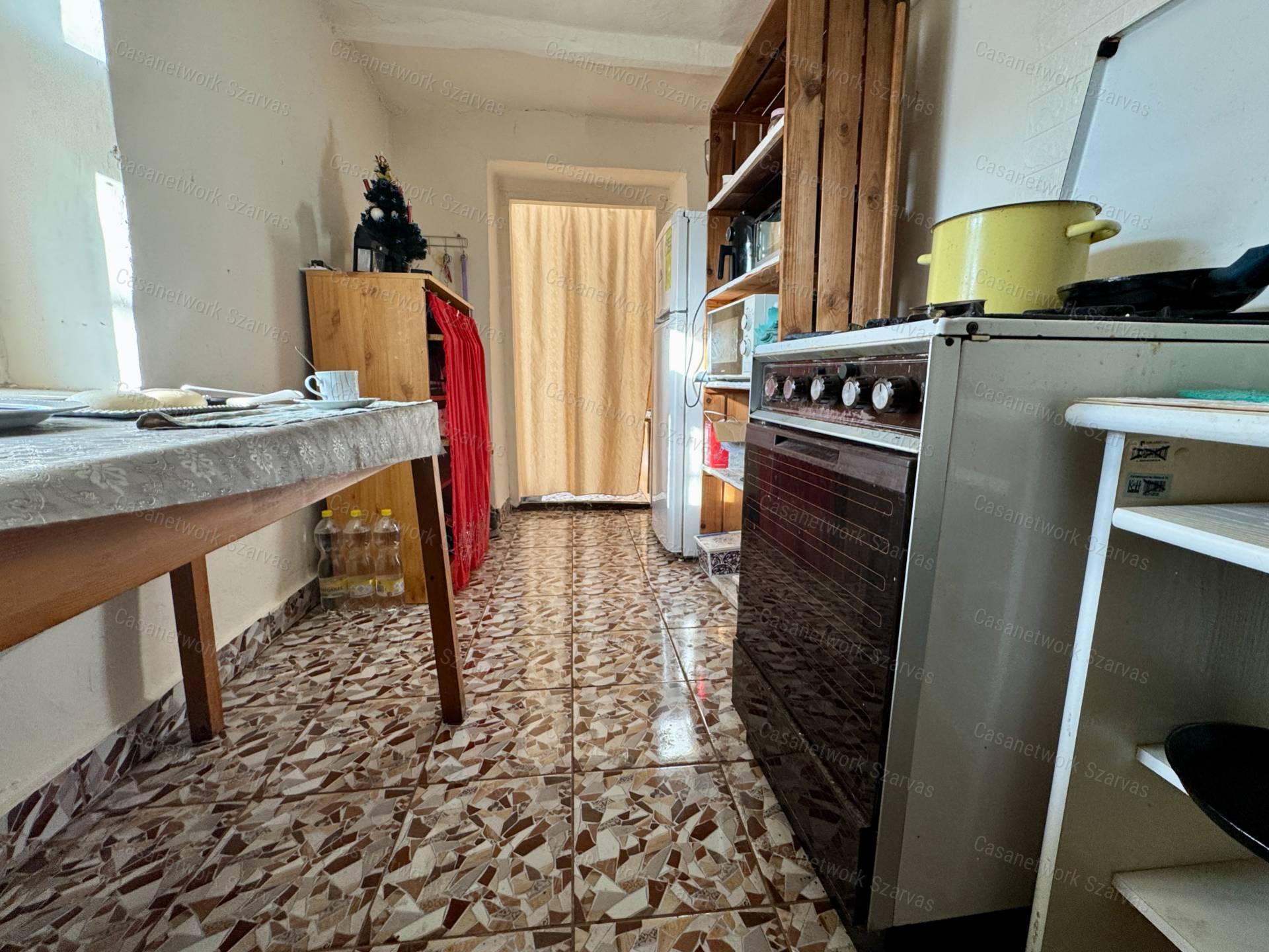 Kertvárosban, vízparttól 100 méterre Gyomaendrődön családi ház eladó