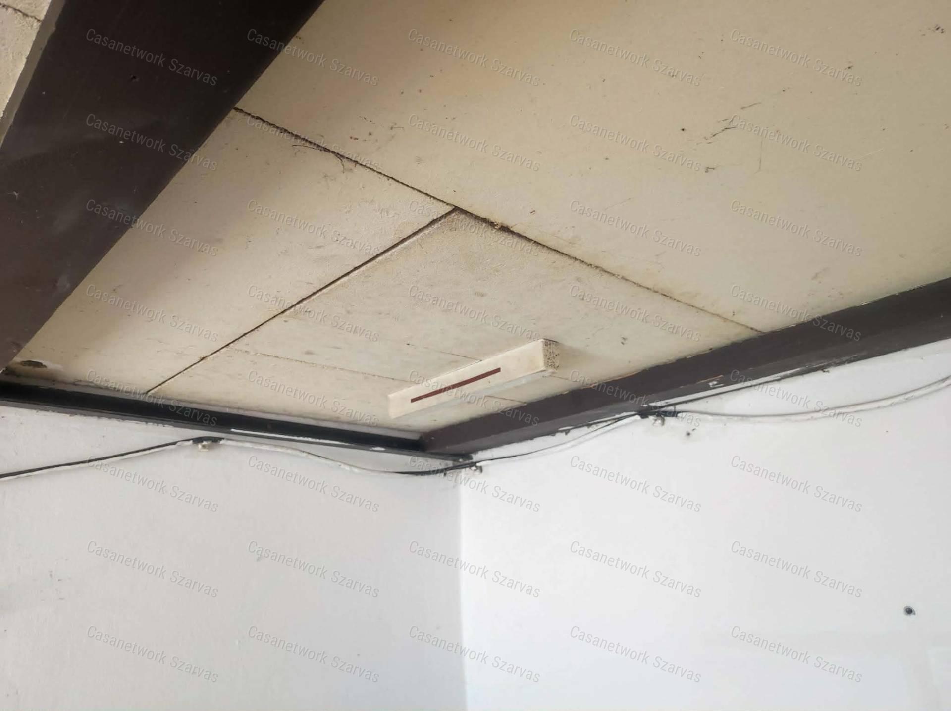 Szarvason, Vágóhíd utcai garázssoron eladó egy 14 nm-es garázs