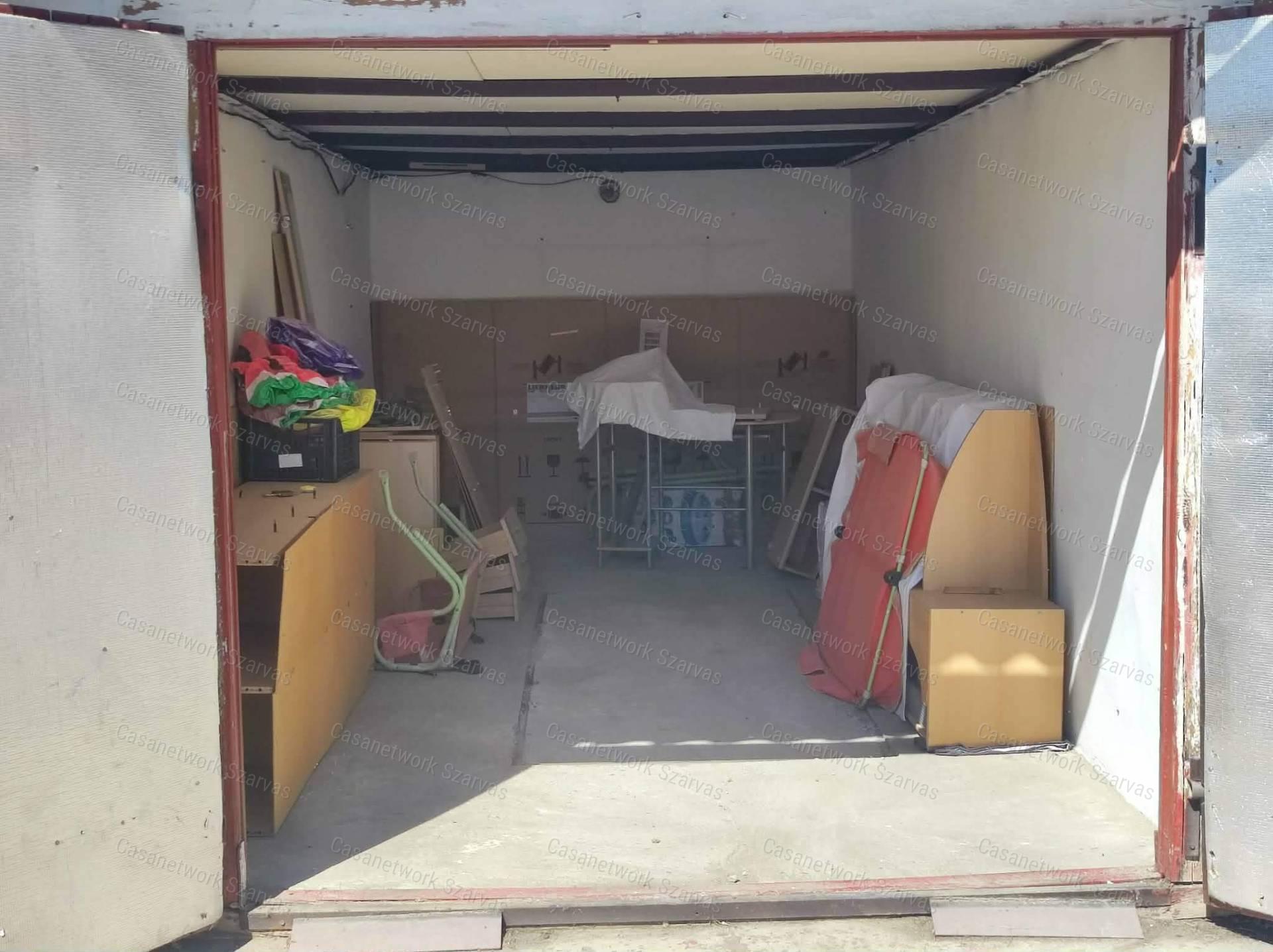 Szarvason, Vágóhíd utcai garázssoron eladó egy 14 nm-es garázs