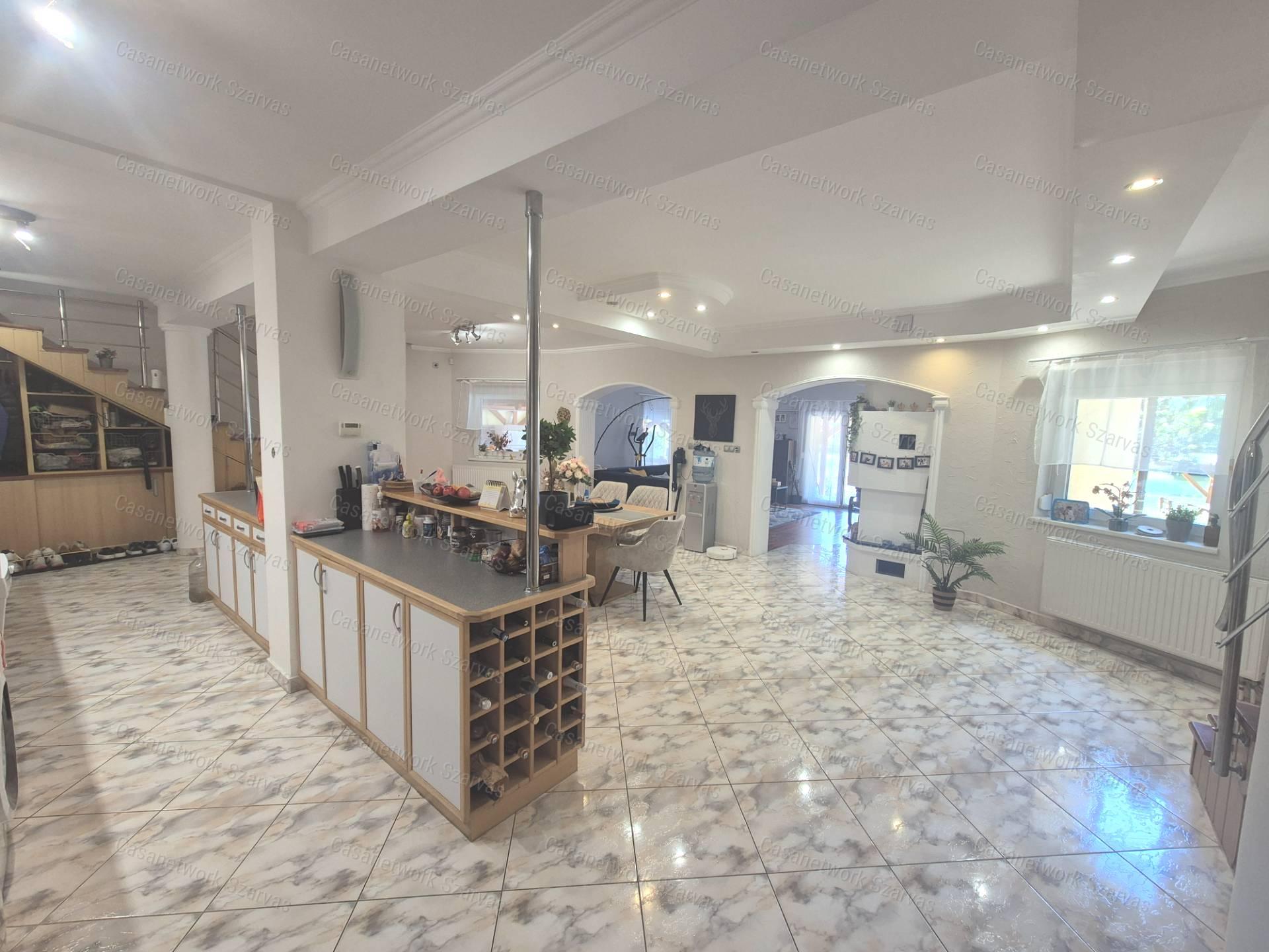 Eladó exkluzív, wellness nyaraló az Arborétumi üdülősoron