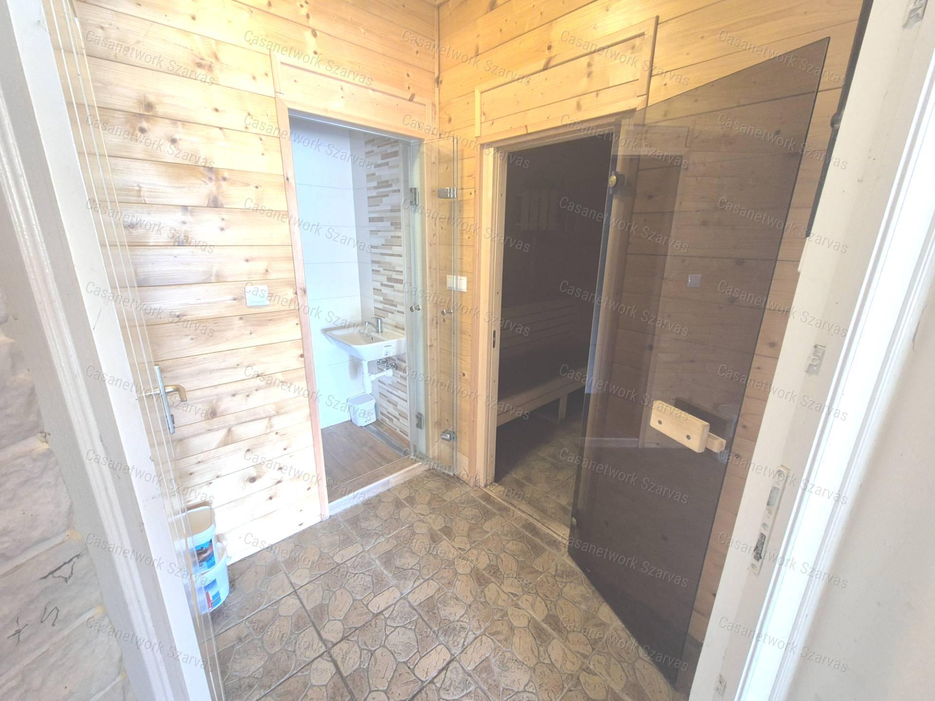 Eladó exkluzív, wellness nyaraló az Arborétumi üdülősoron