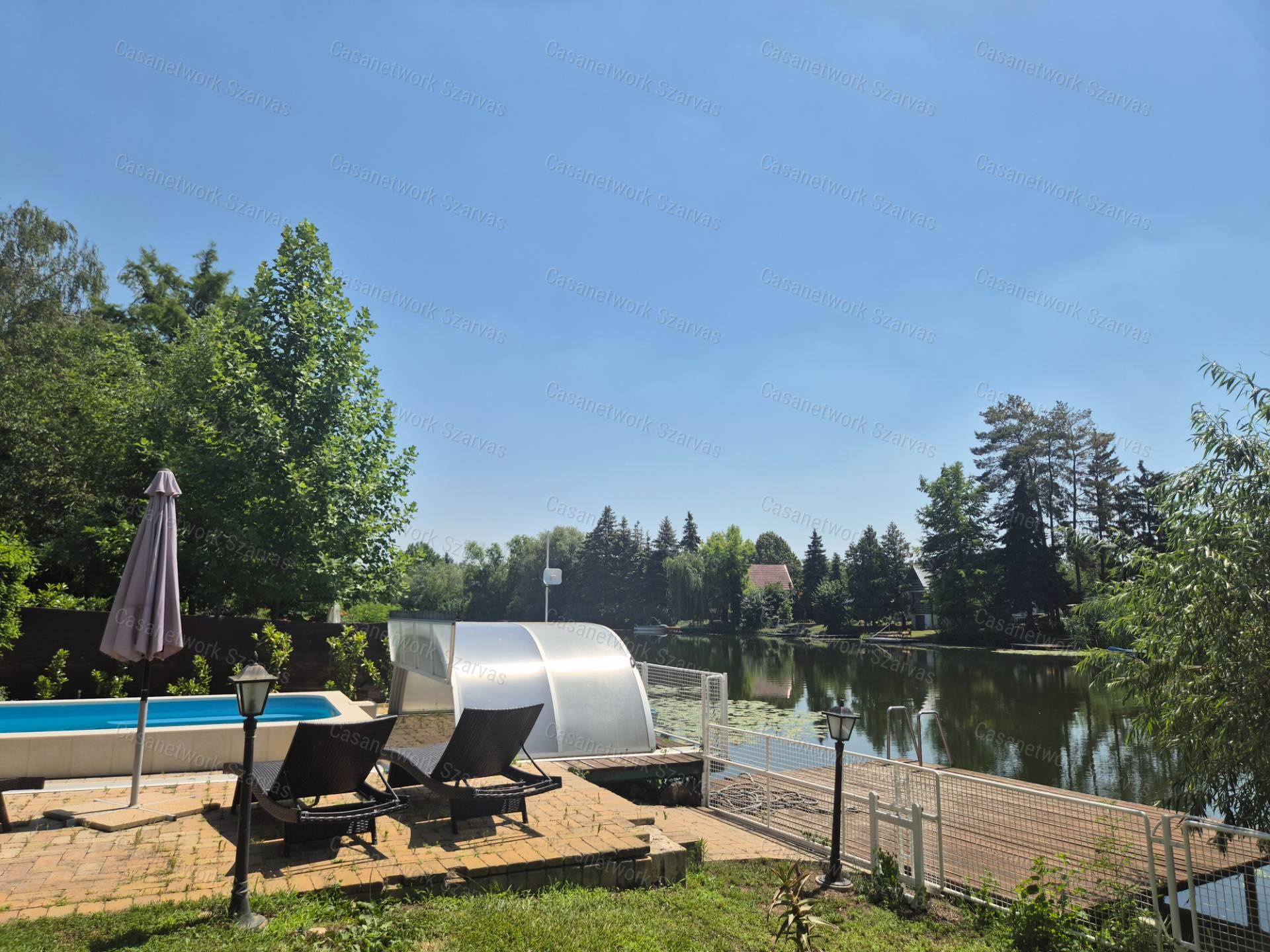 Eladó exkluzív, wellness nyaraló az Arborétumi üdülősoron