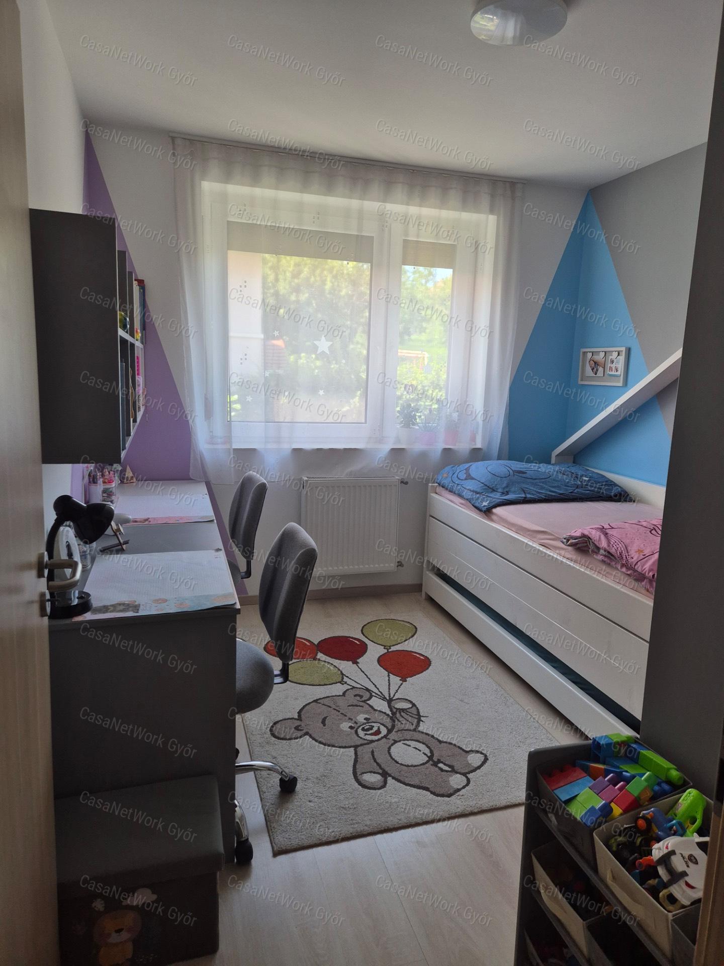 Praktikus kialakítású otthon ELADÓ Győrújbaráton!