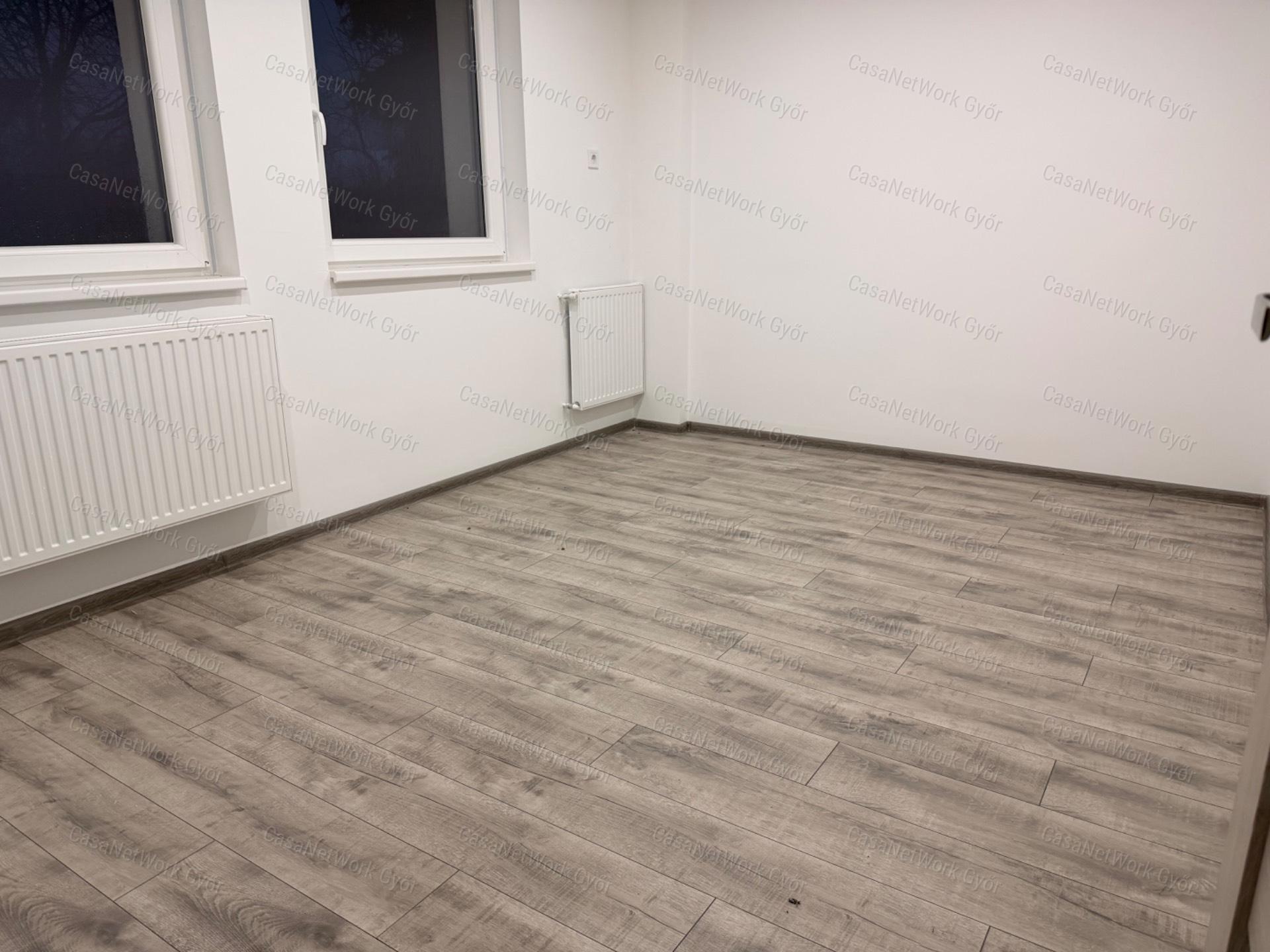 Felújított, napelemes családi ház eladó Győrújbaráton